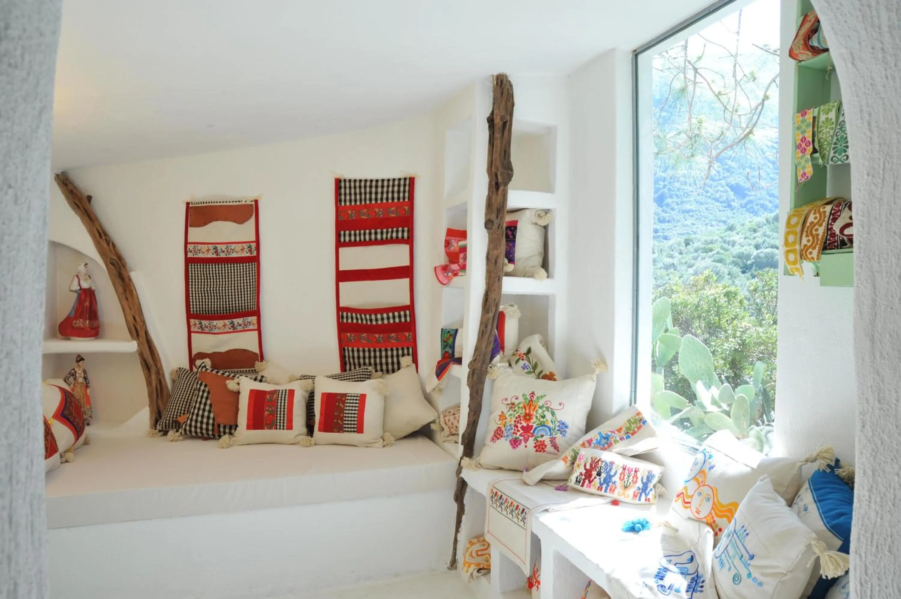 Bed in Su Gologone Experience Hotel