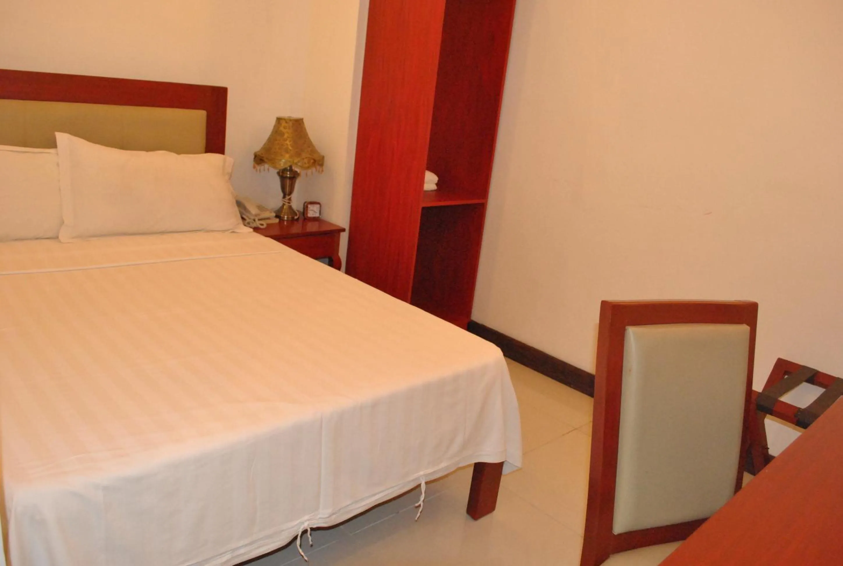 Photo of the whole room in Dragon Home Inn