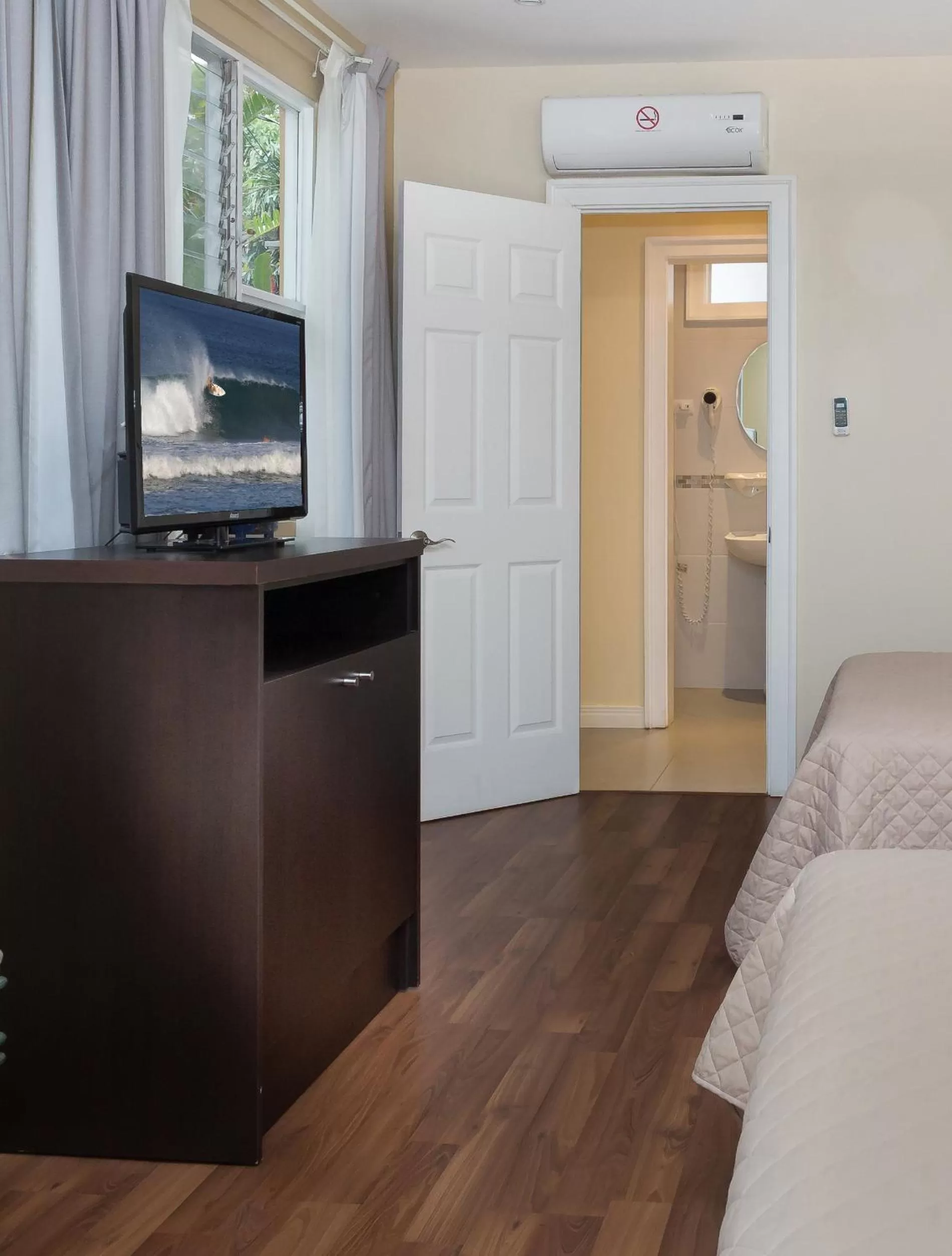 TV and multimedia, TV/Entertainment Center in Airport Costa Rica B&B