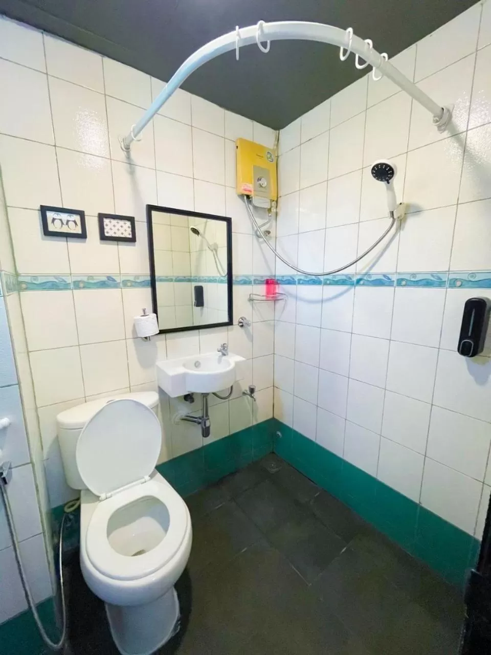 Shower in BBhouse Rambuttri 2