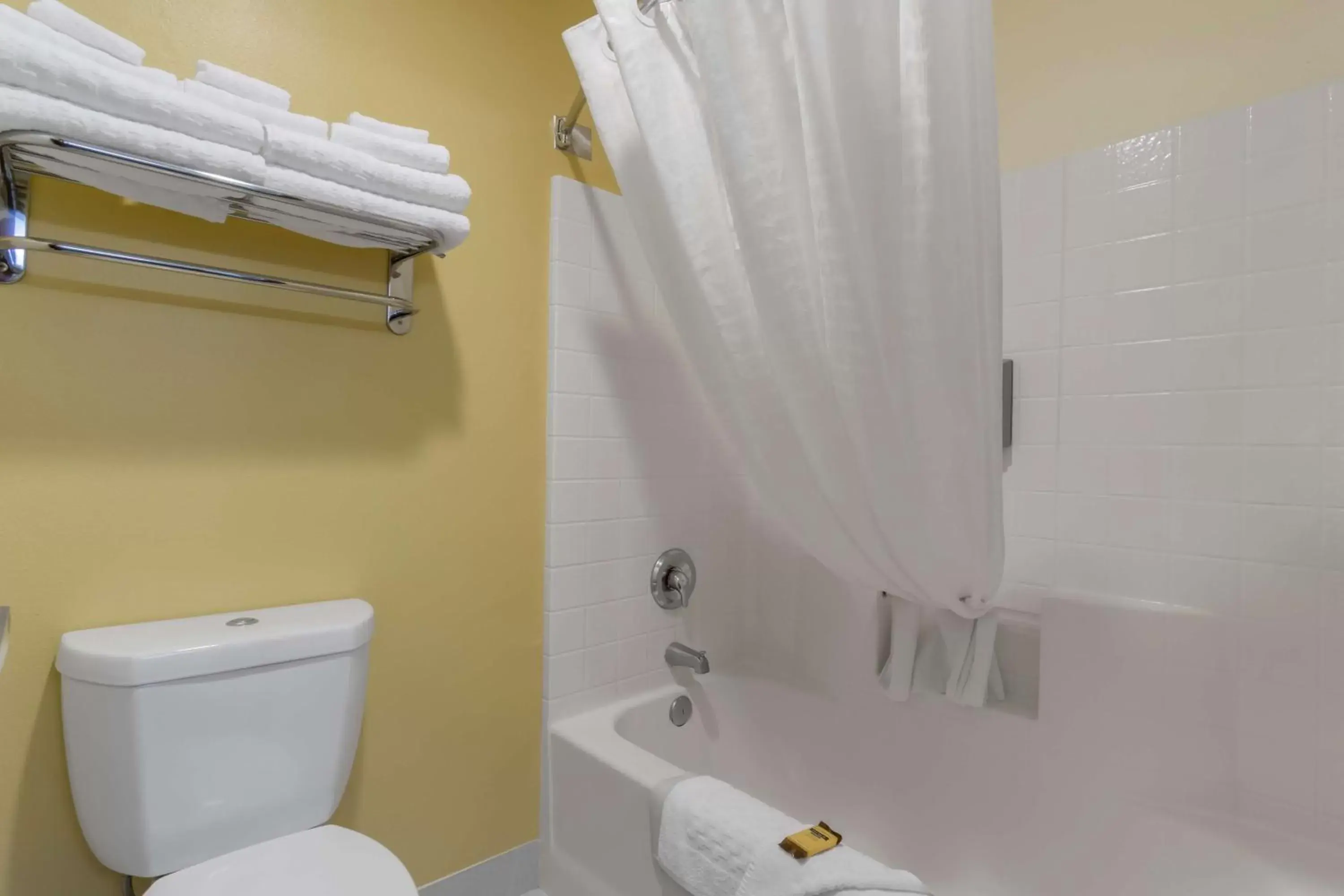 Quadruple Suite with Sofa Bed - Non-Smoking in Best Western Plus Park Place Inn & Suites Quadruple Suite with Sofa Bed - Non-Smoking in Best Western Plus Park Place Inn & Suites