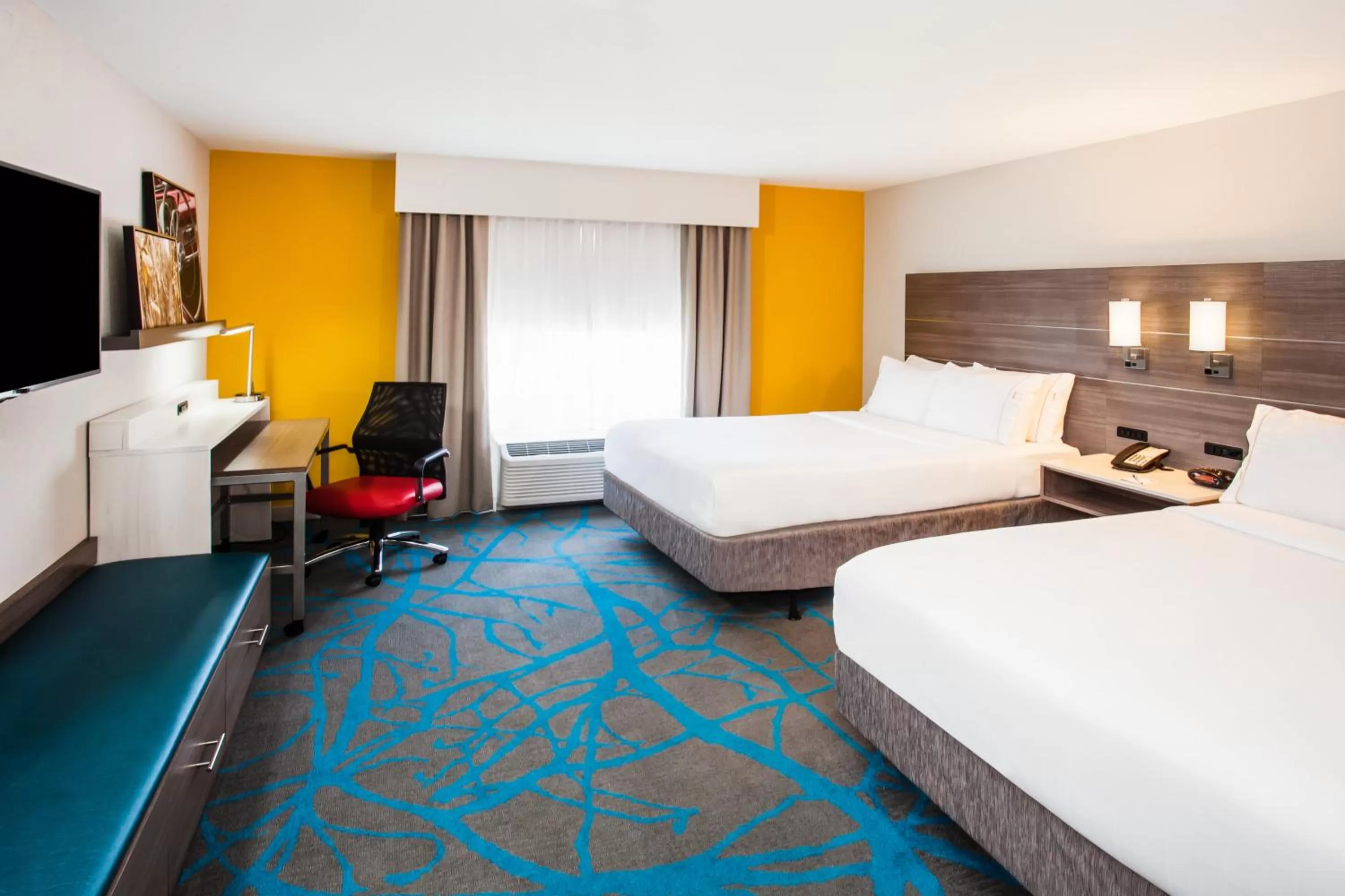 Photo of the whole room, Bed in Holiday Inn Express & Suites Litchfield by IHG