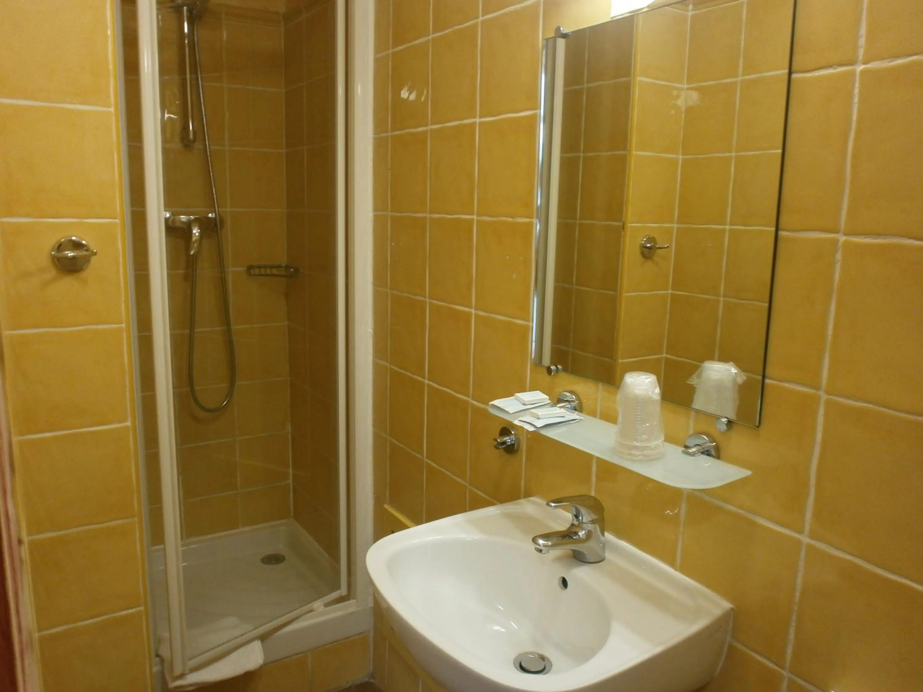 Shower in Little Palace