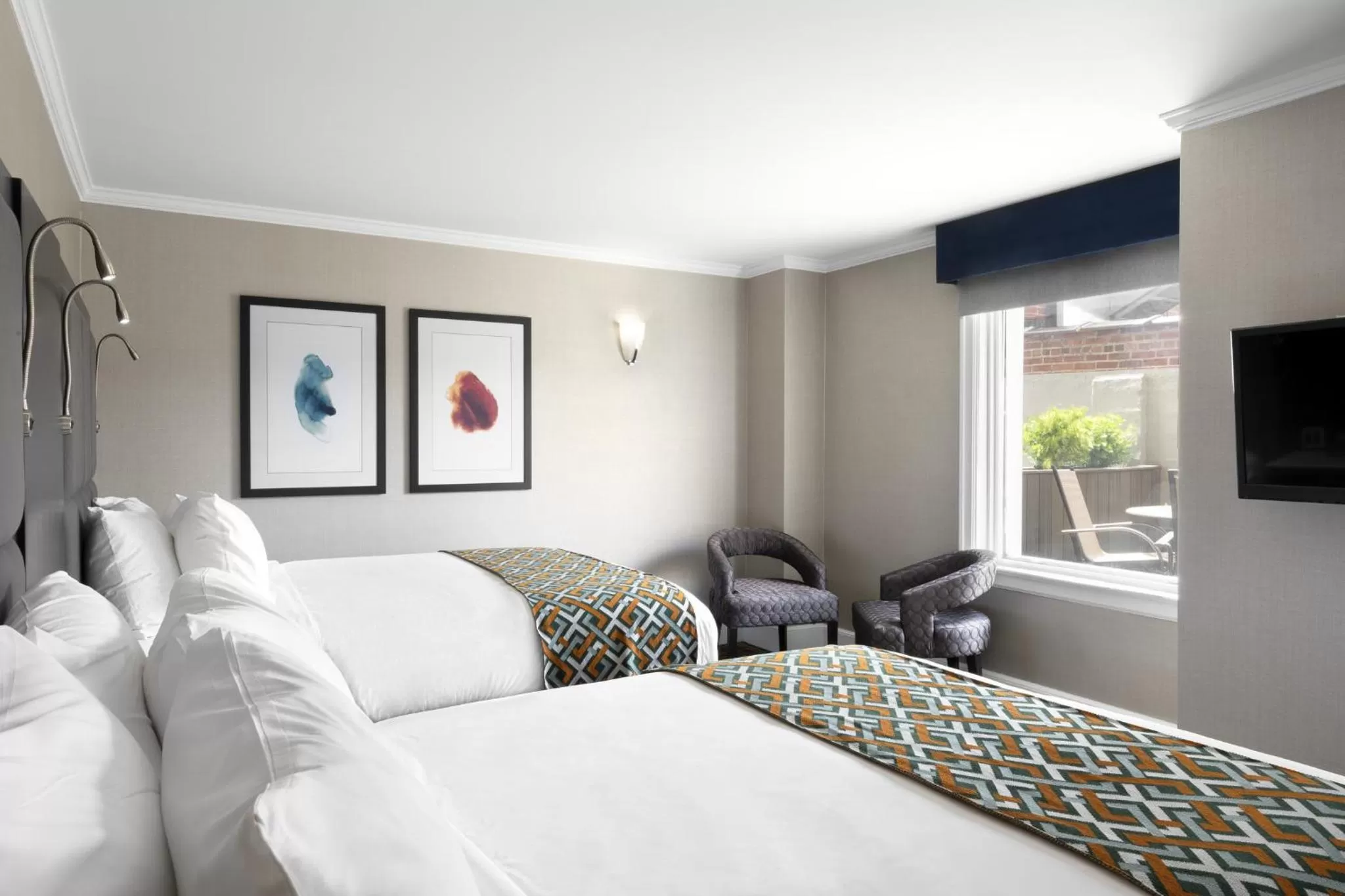 Photo of the whole room, Bed in voco The Tiger Hotel, Columbia, MO by IHG