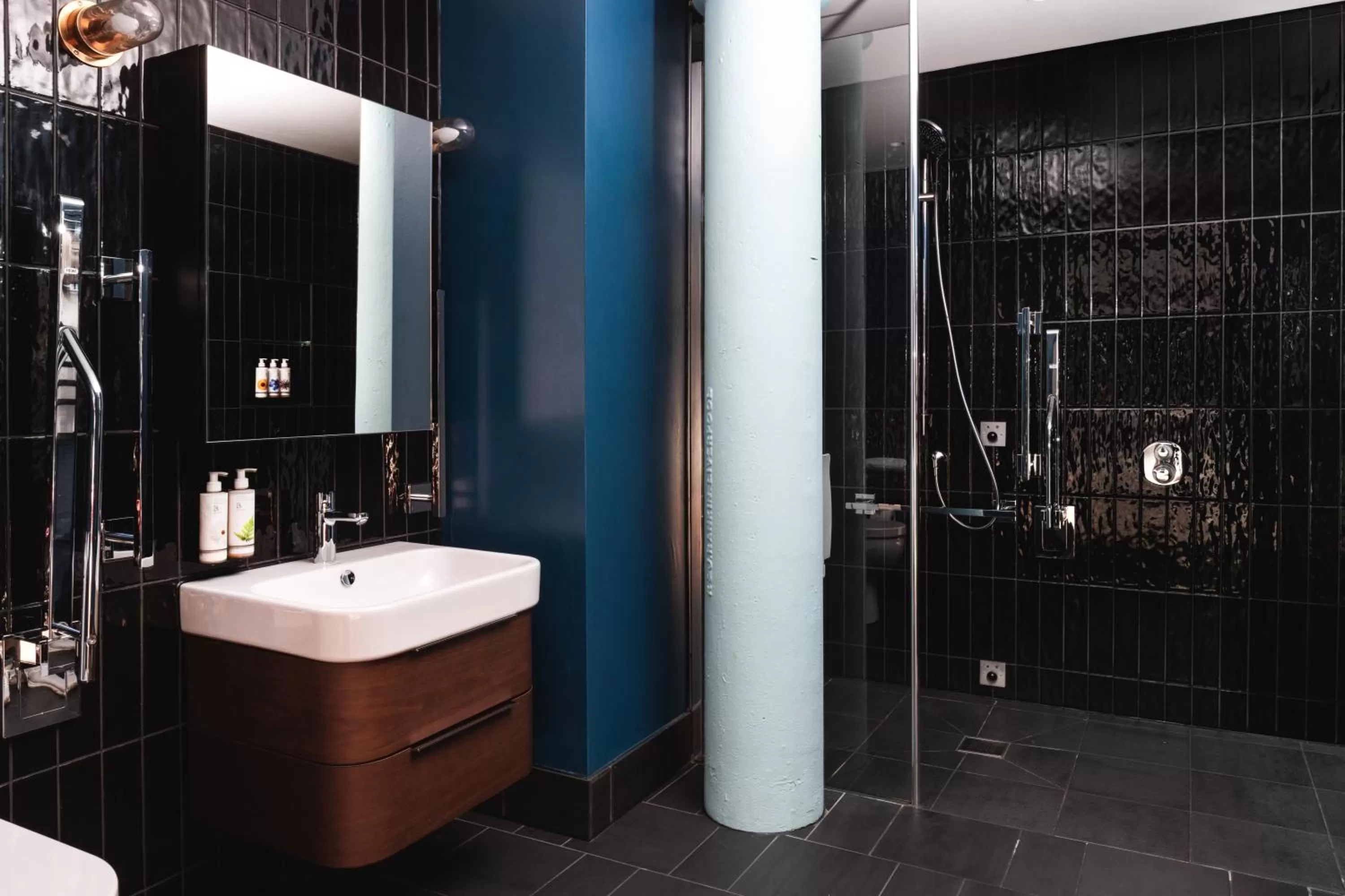 Shower in Native Manchester