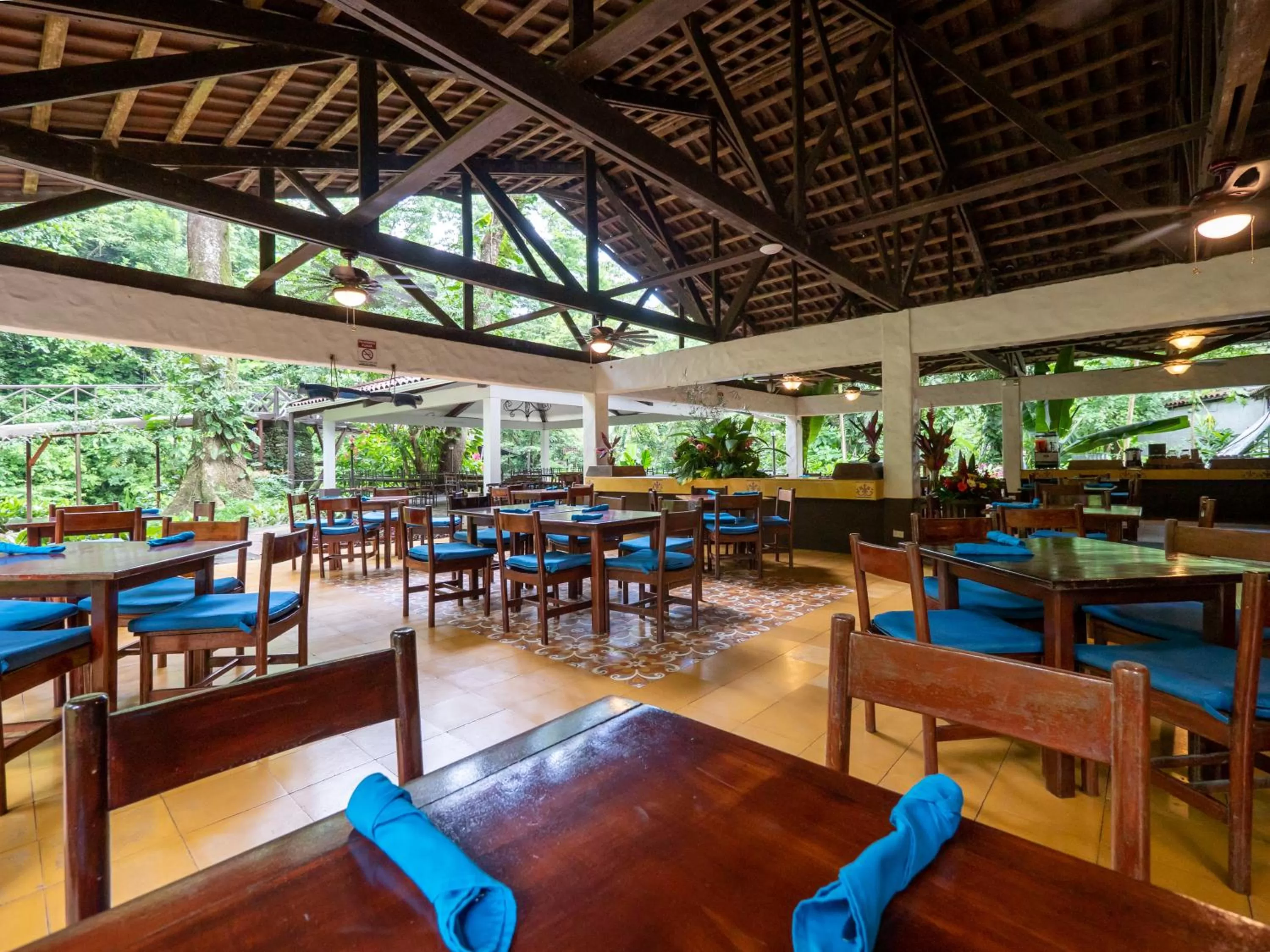 Restaurant/places to eat in Villa Lapas Jungle Village