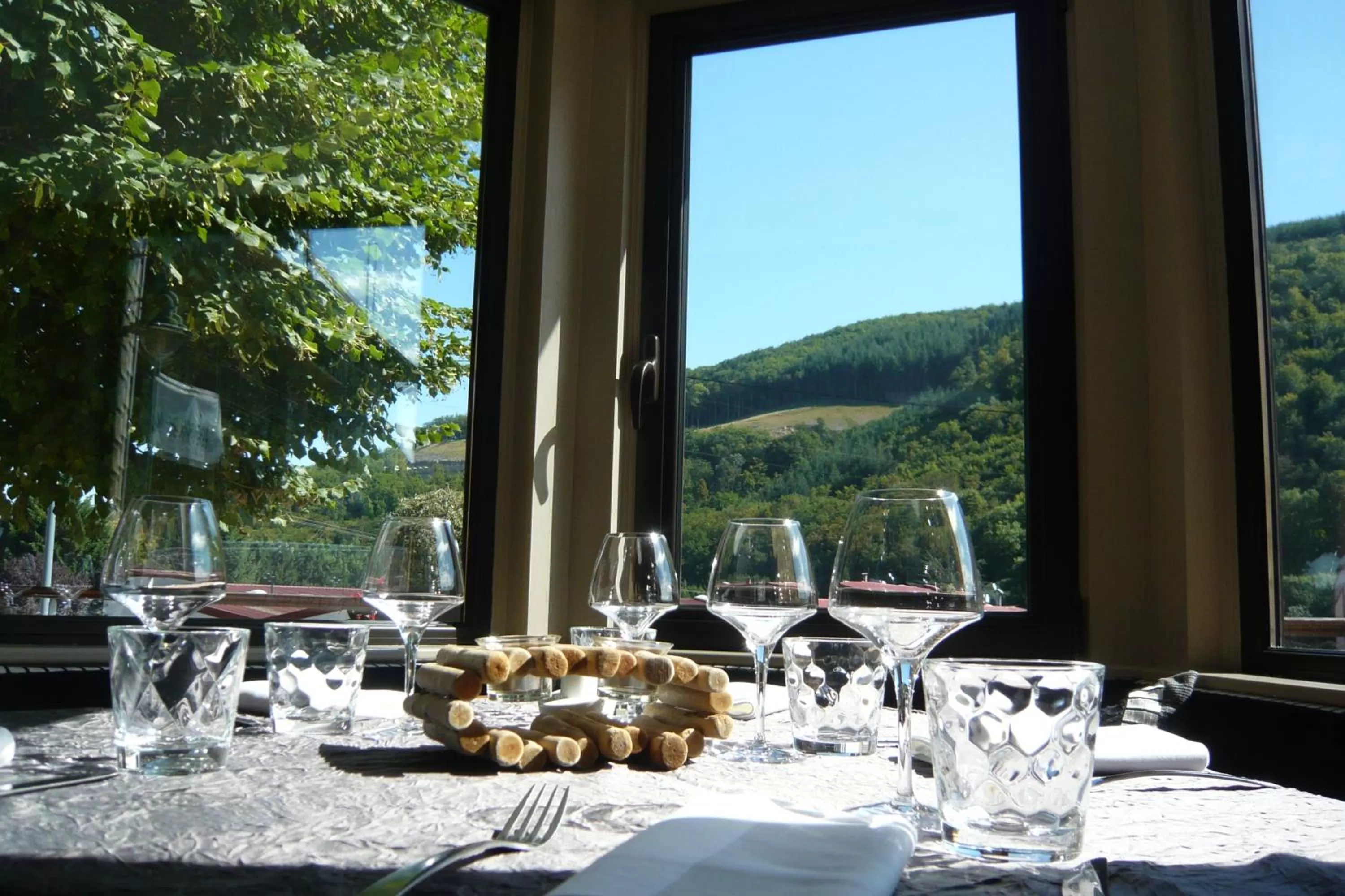 Restaurant/places to eat in Logis Hôtel Burnichon