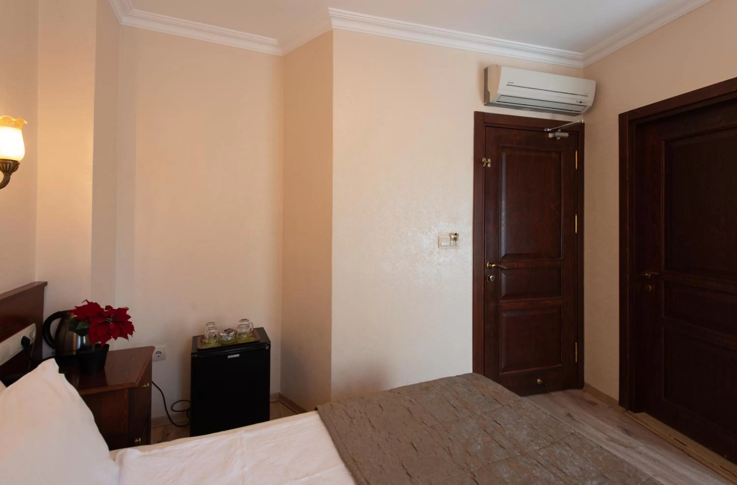 Photo of the whole room, Bed in Sultanahmet Cesme Hotel