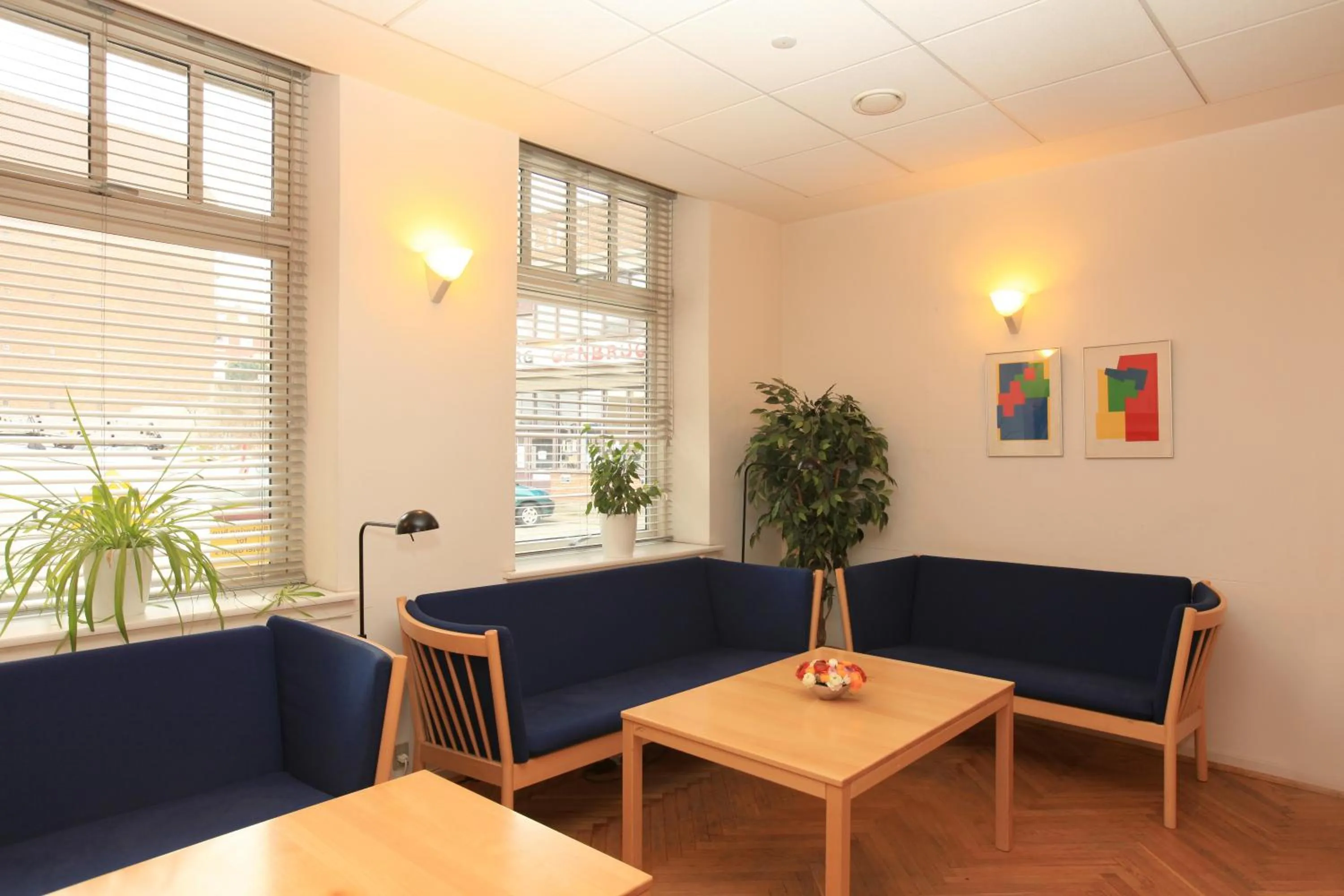 Communal lounge/ TV room in Hotel Garni