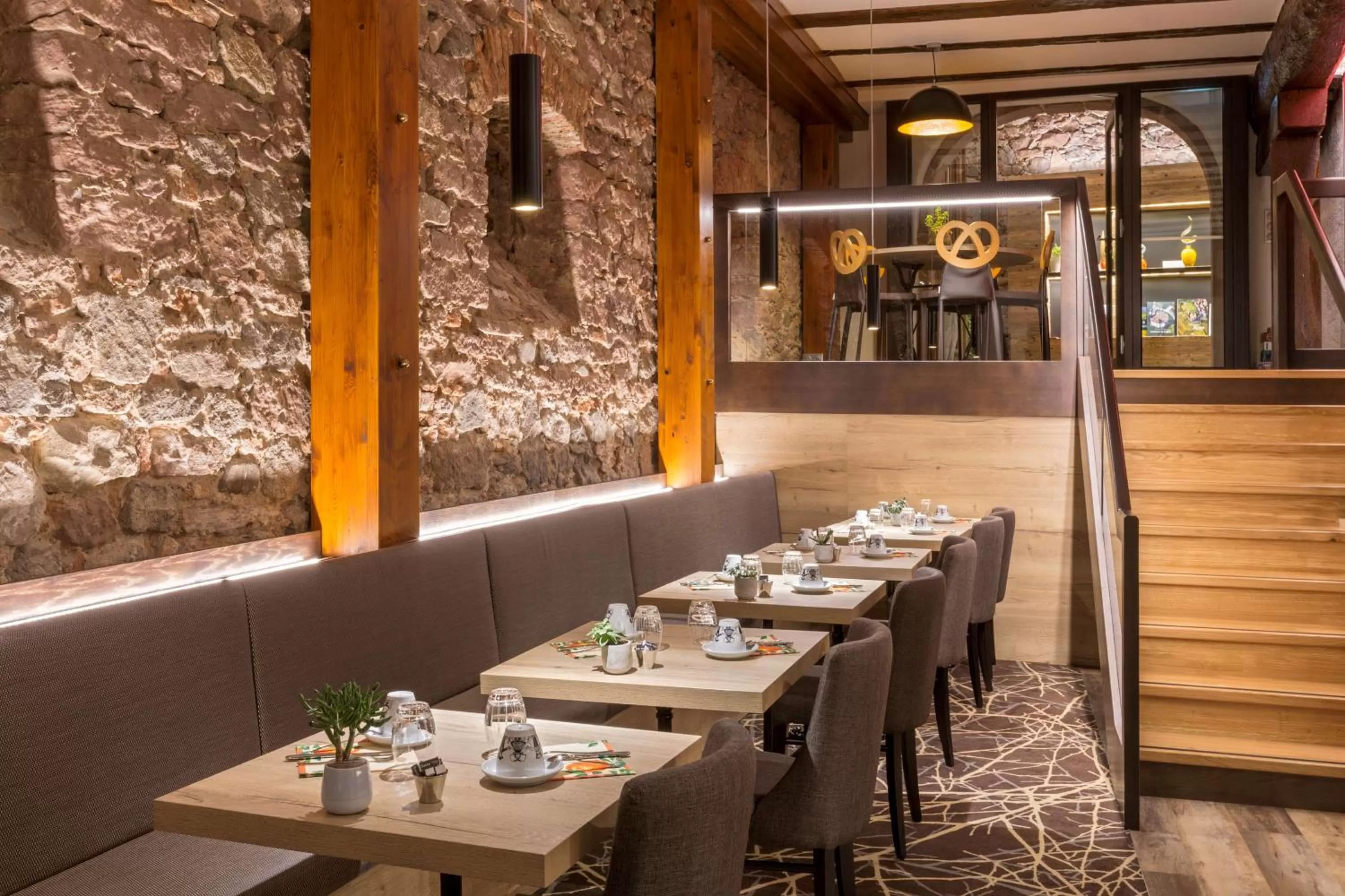 Restaurant/places to eat in Hotel KLE, BW Signature Collection