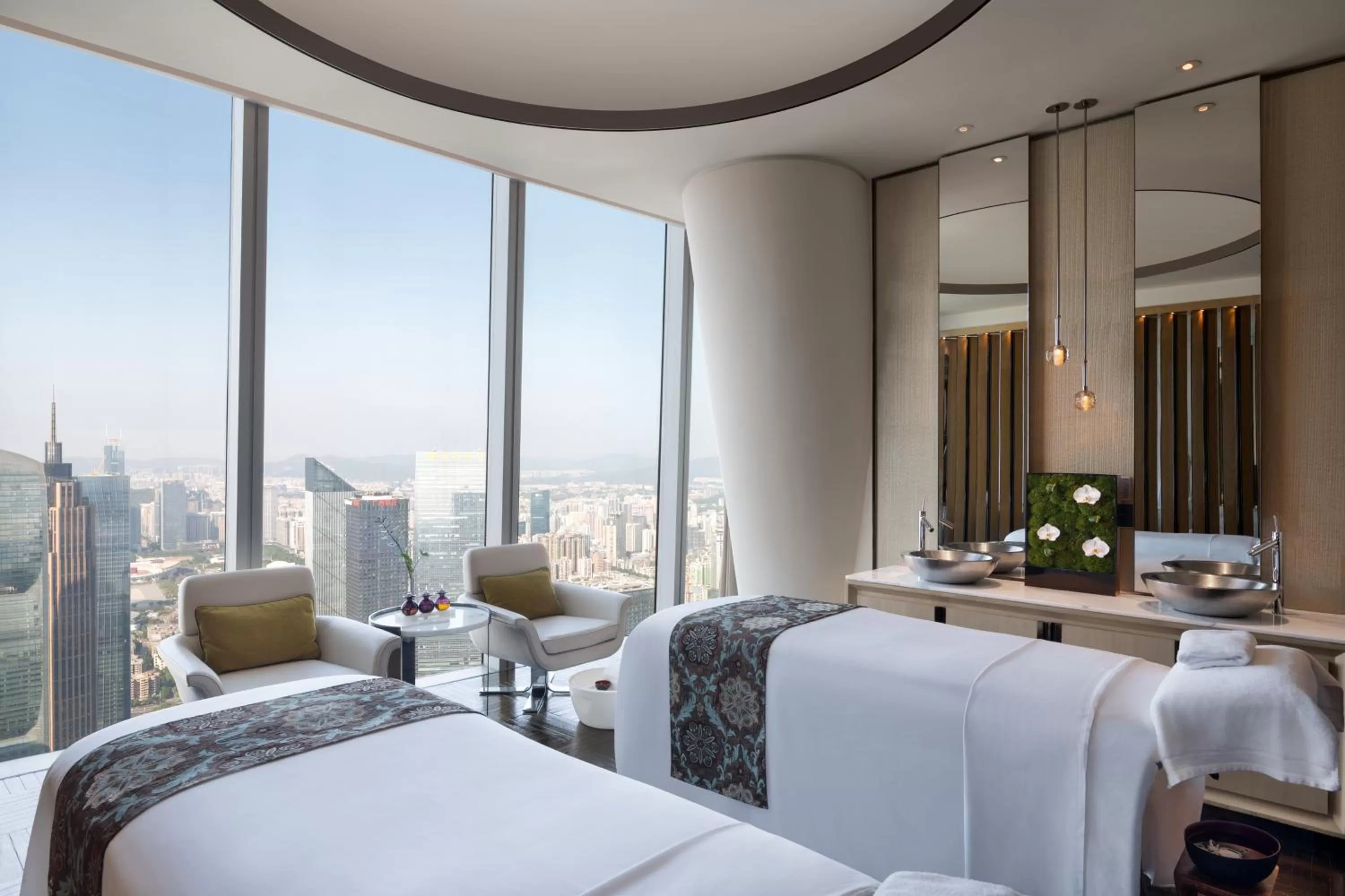 Massage, Bed in Four Seasons Hotel Guangzhou