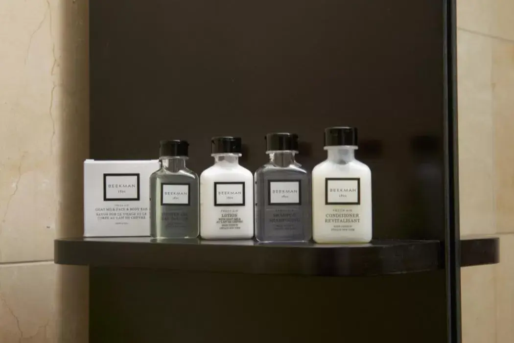 Double Room with Balcony in The Kensington Hotel Double Room with Balcony in The Kensington Hotel