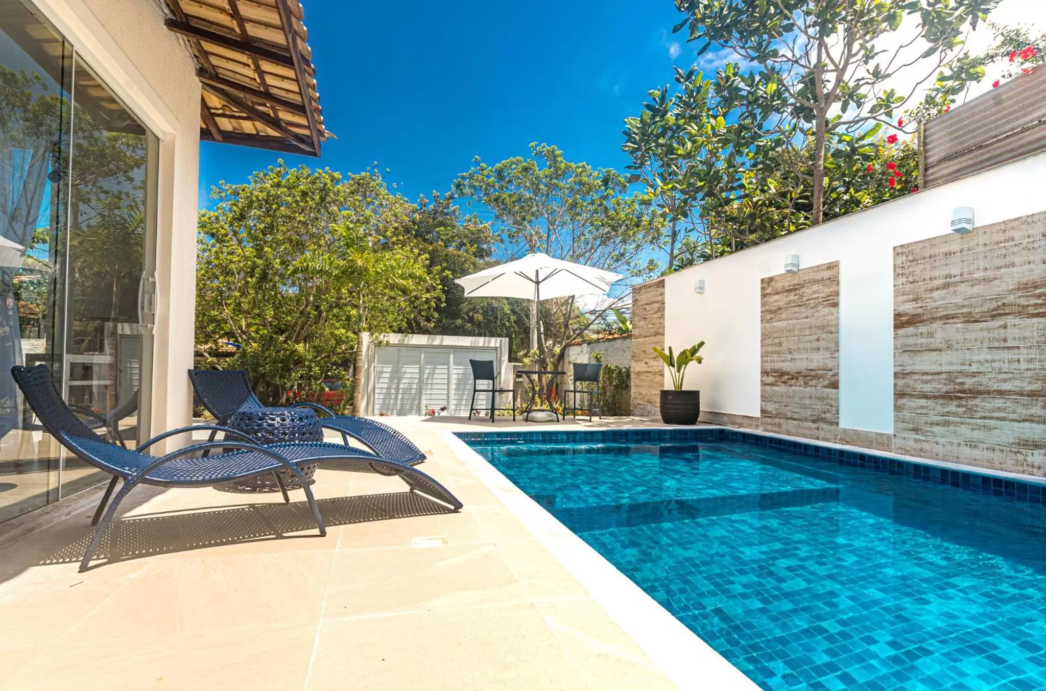 Swimming pool in Pousada Maktub