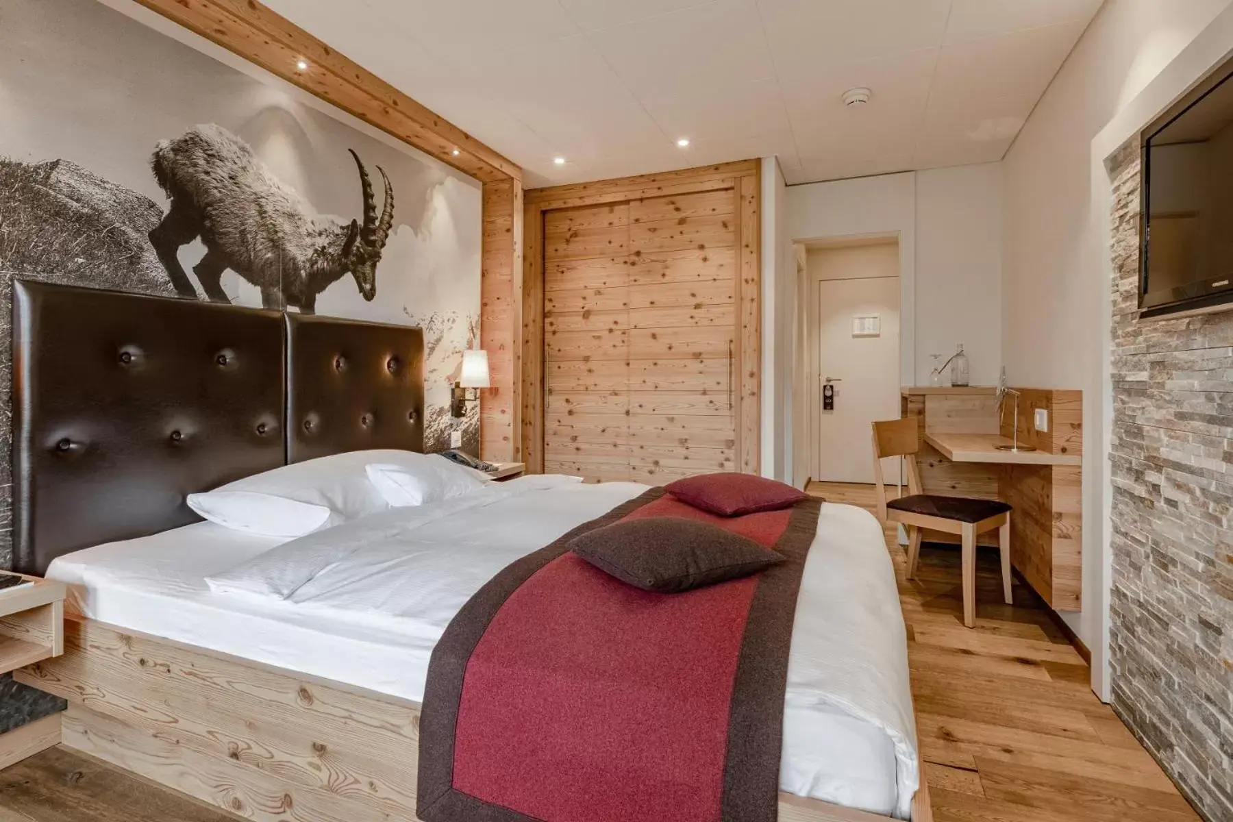 Superior Single Room - single occupancy in Blatter's Arosa Hotel & Bella Vista SPA Superior Single Room - single occupancy in Blatter's Arosa Hotel & Bella Vista SPA