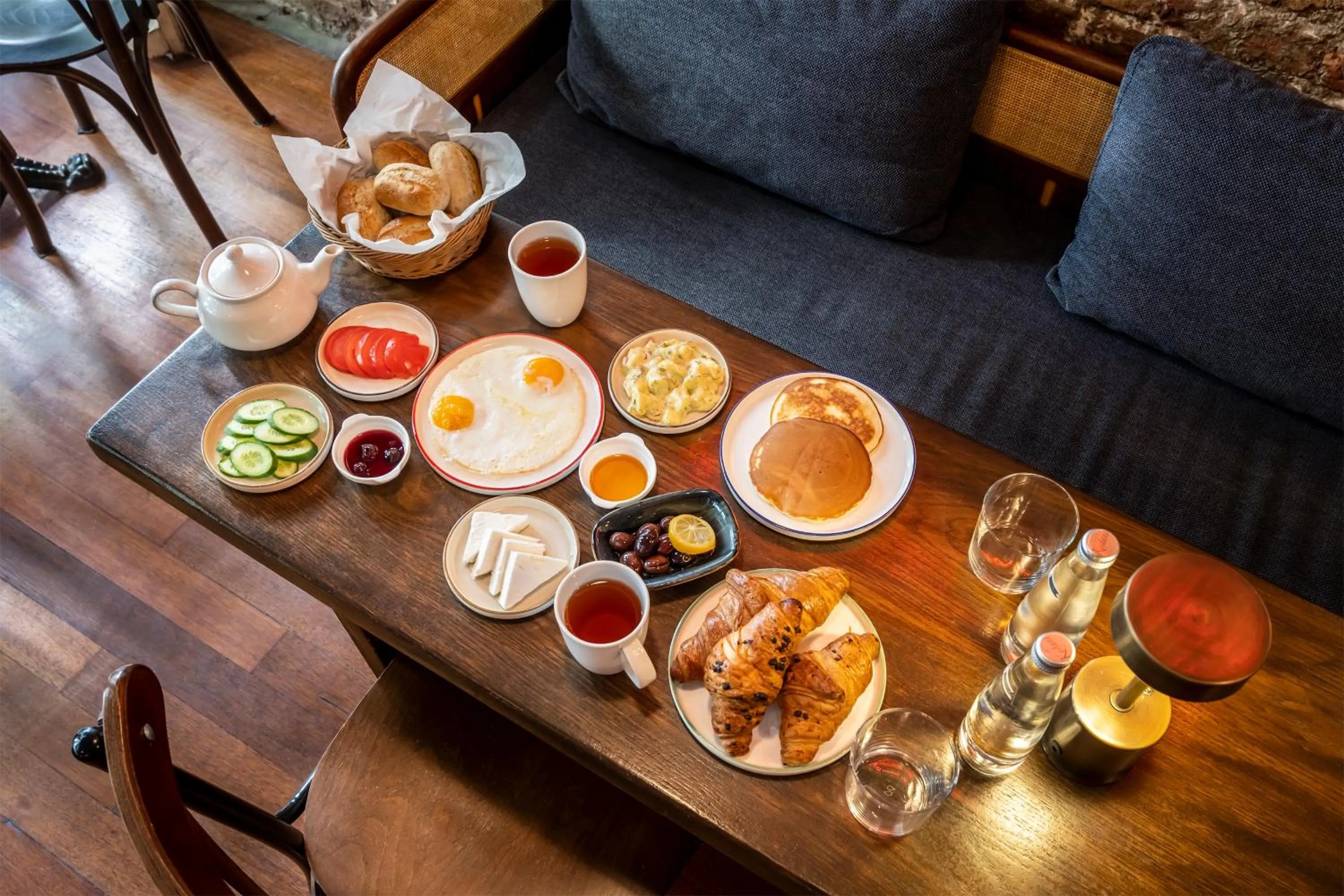 Breakfast in Ansen Hotel and Suites