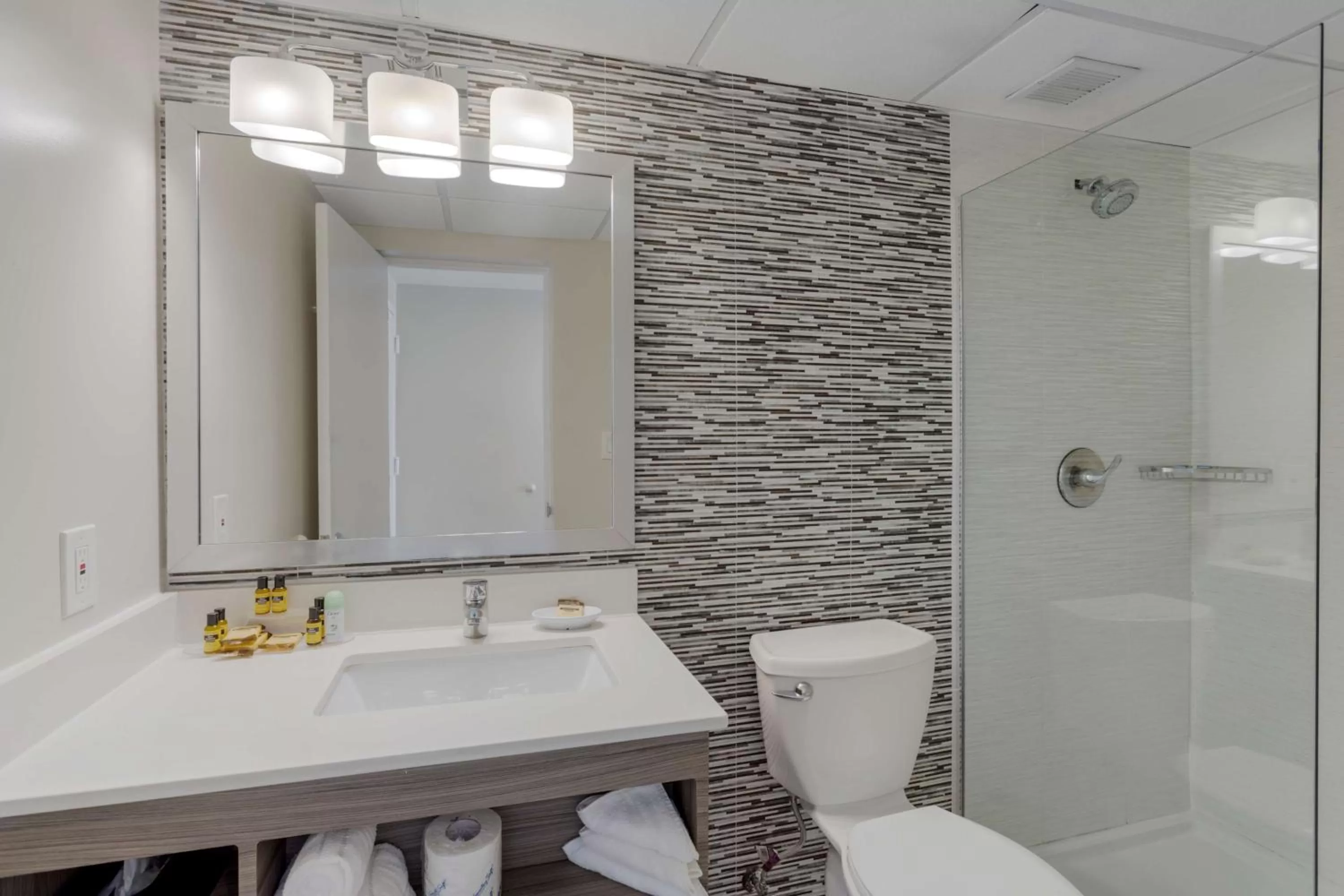 Bathroom in Best Western Plus Brooklyn Bay Hotel