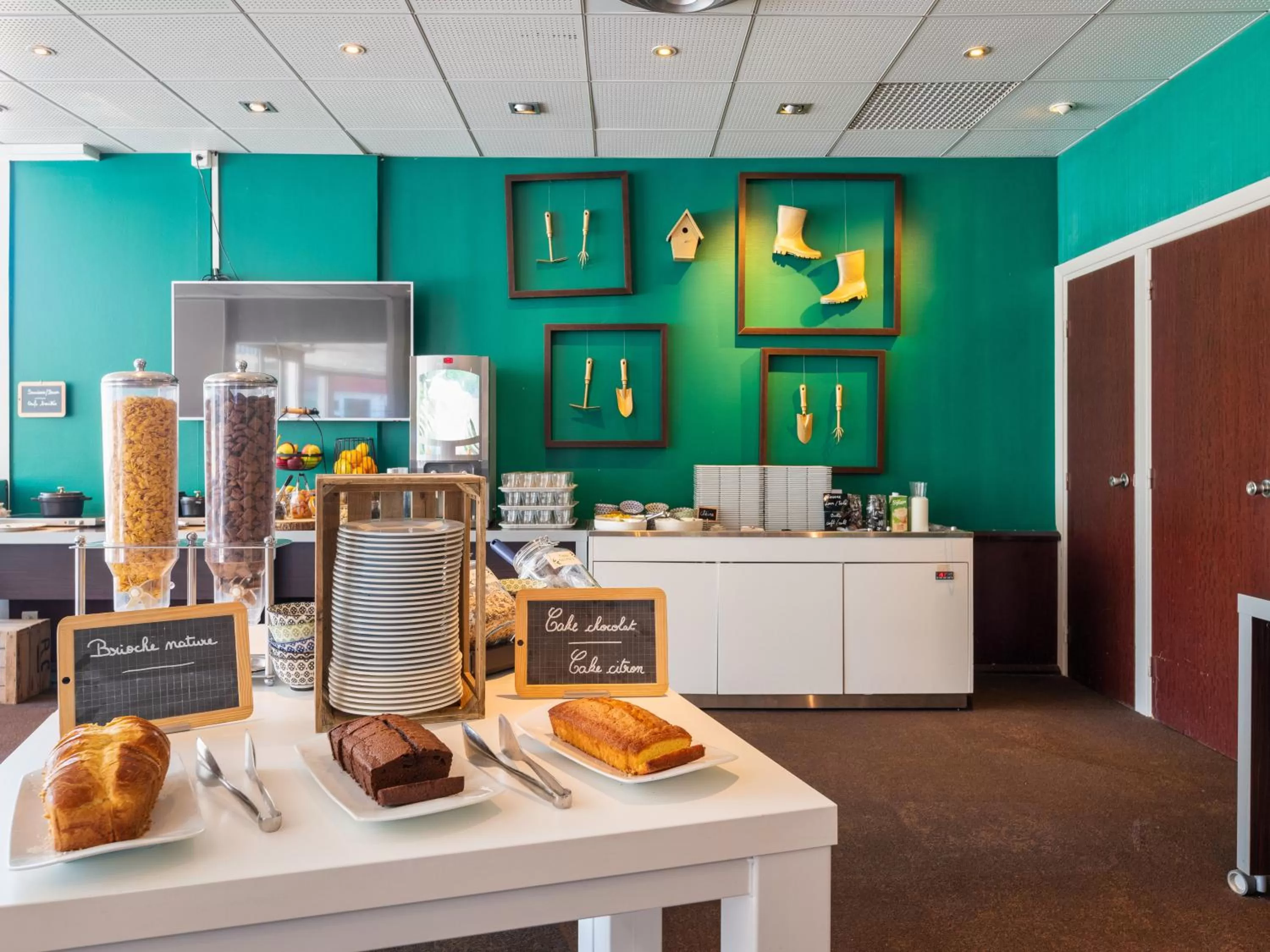 Breakfast in B&B HOTEL Lyon Nord 4 étoiles