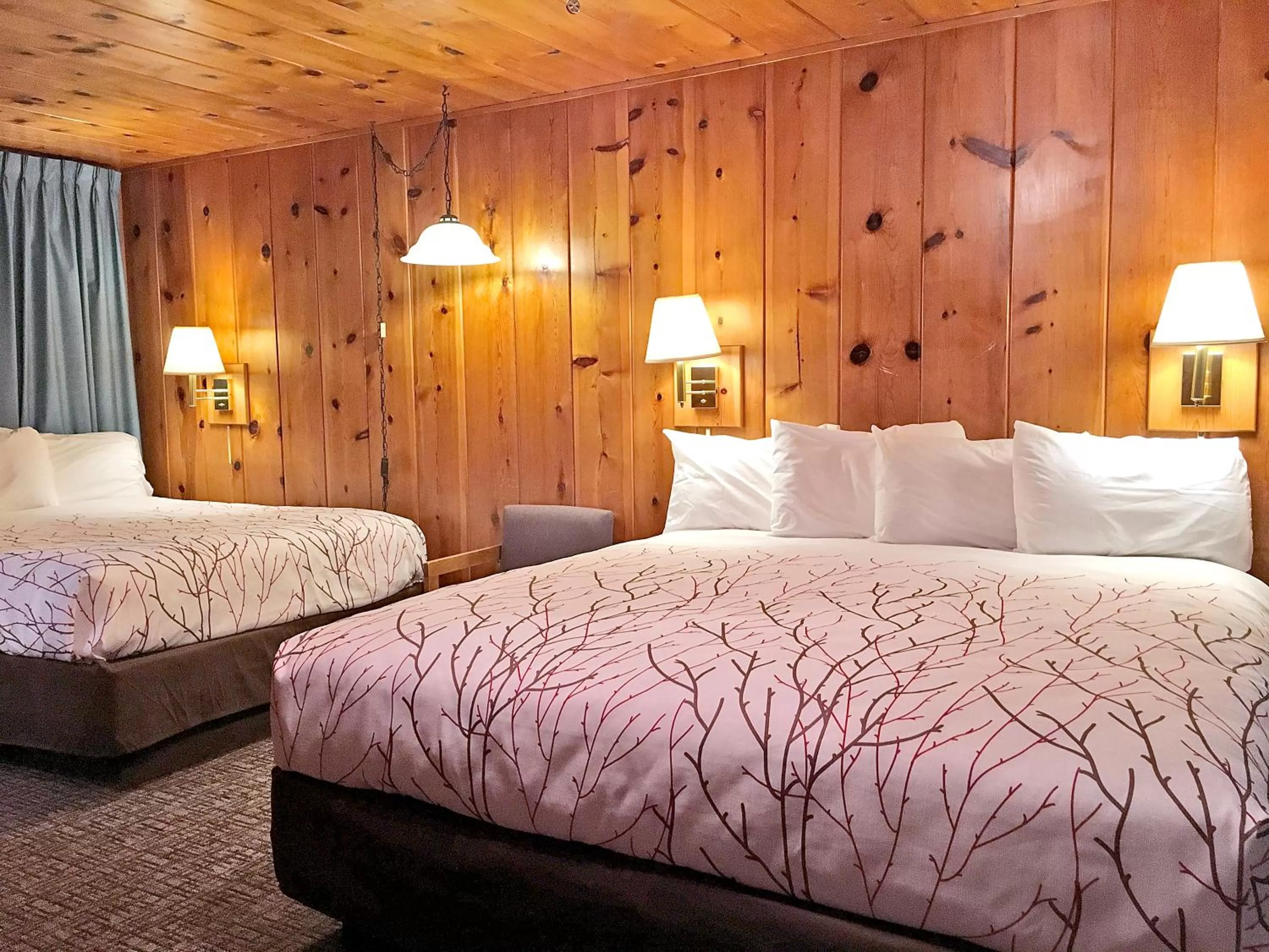 Photo of the whole room, Bed in Park Motel and Cabins