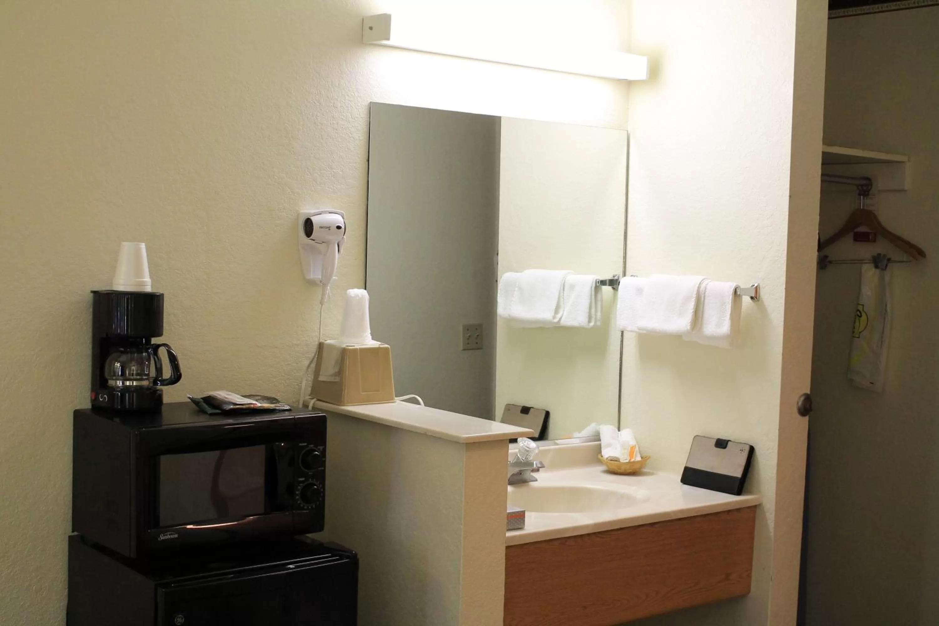 Bathroom in Super 8 by Wyndham San Antonio/Fiesta