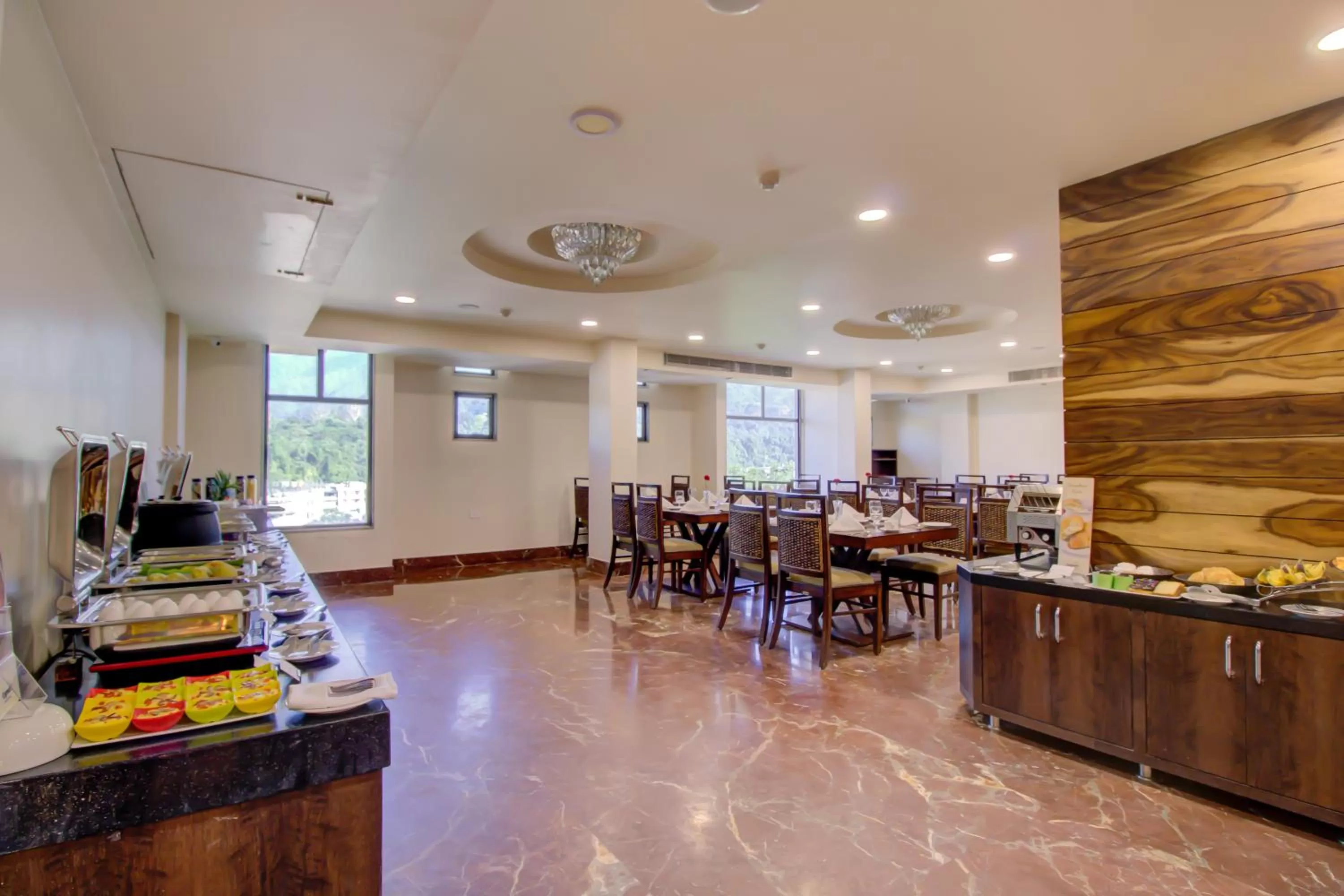 Restaurant/places to eat in Cygnett Inn Trendz