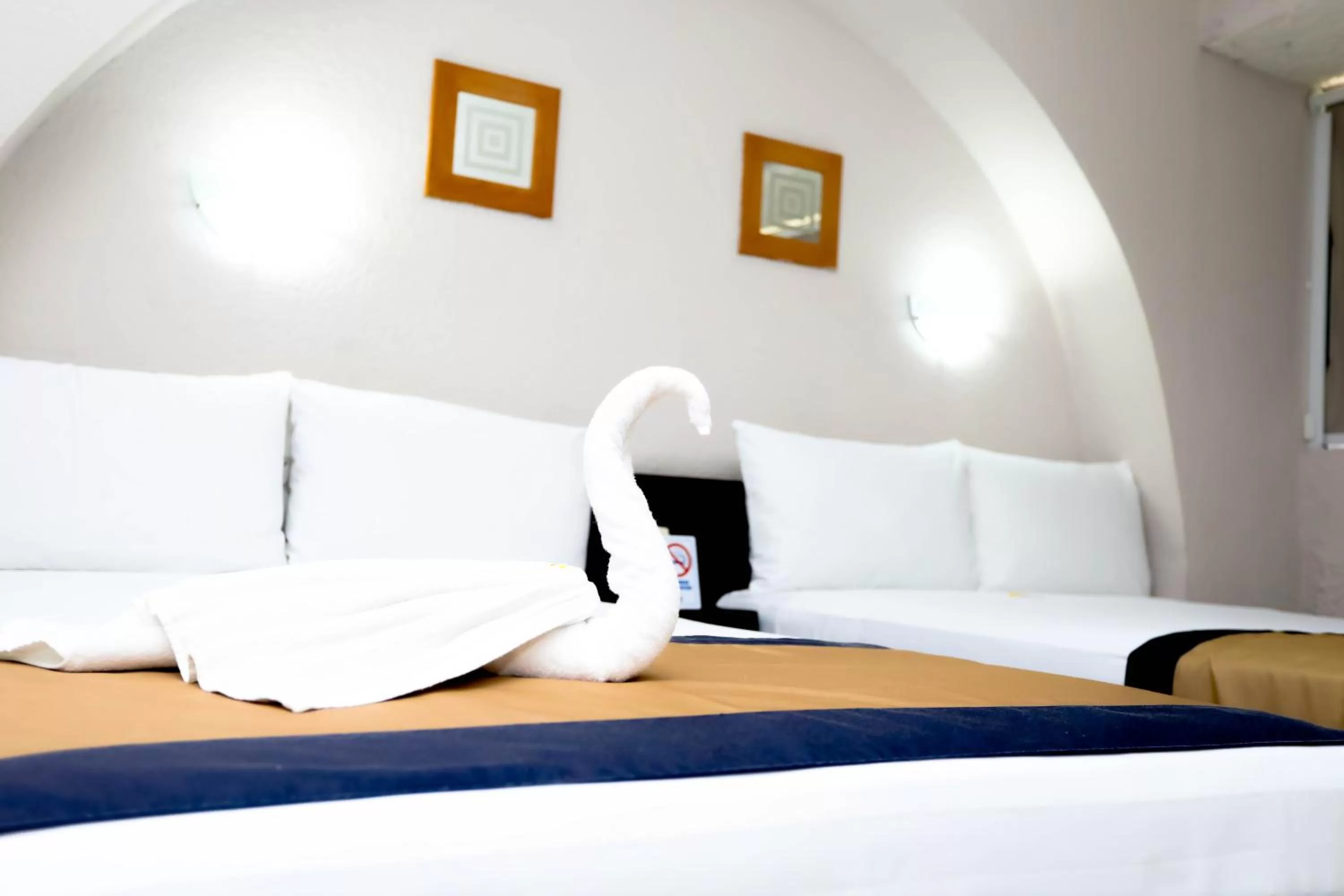 Bedroom, Bed in Hotel Caribe Internacional Cancun