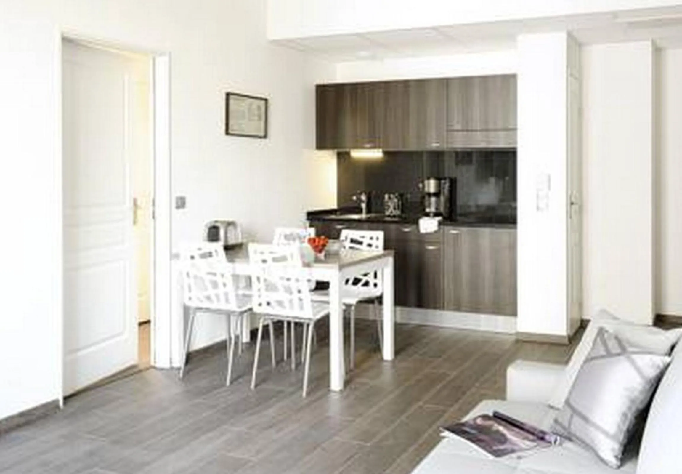 Kitchen or kitchenette in Lagrange Aparthotel Lyon Lumière