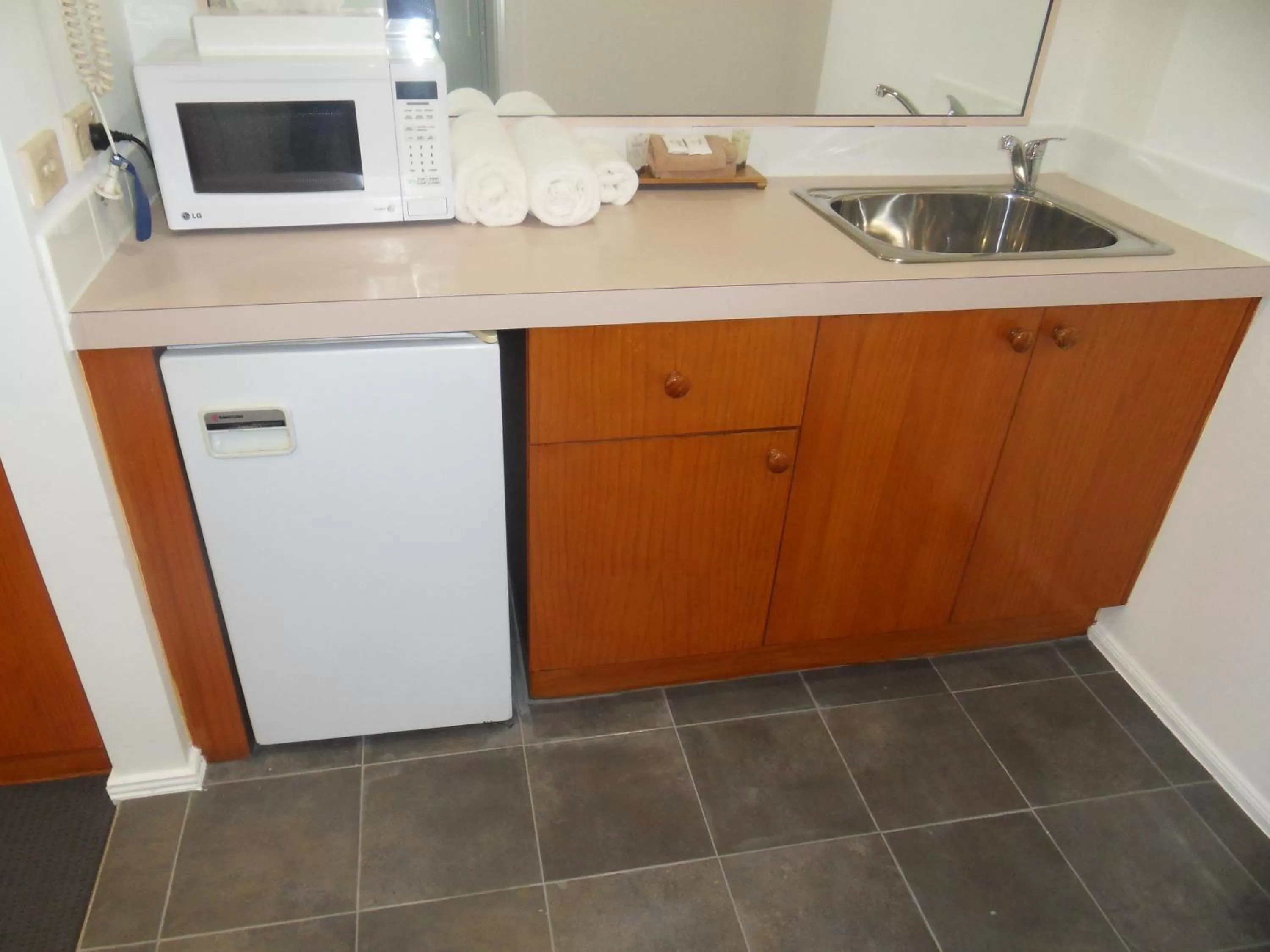 Kitchen or kitchenette in Swaggers Motor Inn