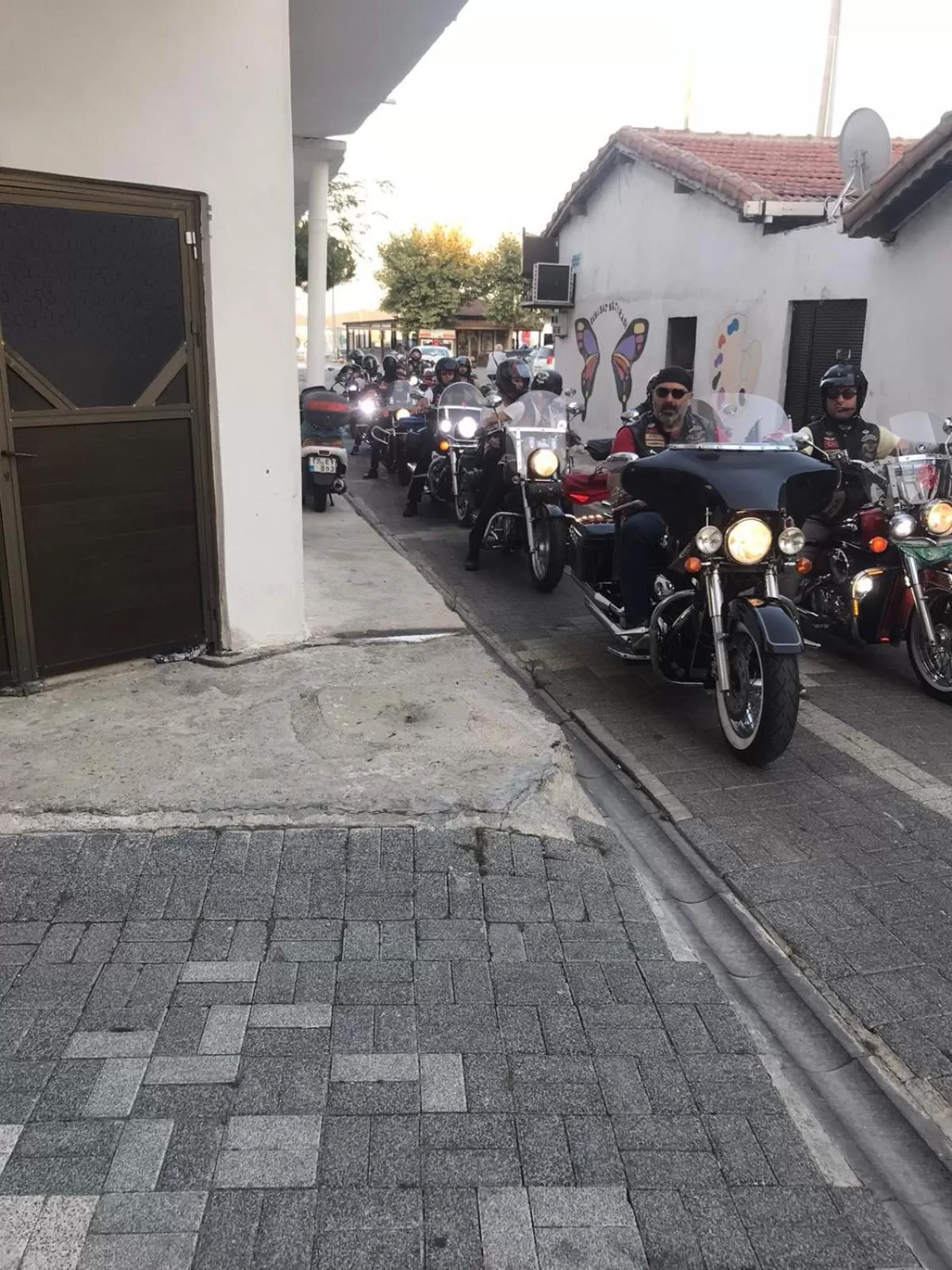 Day in Hotel Crowded House