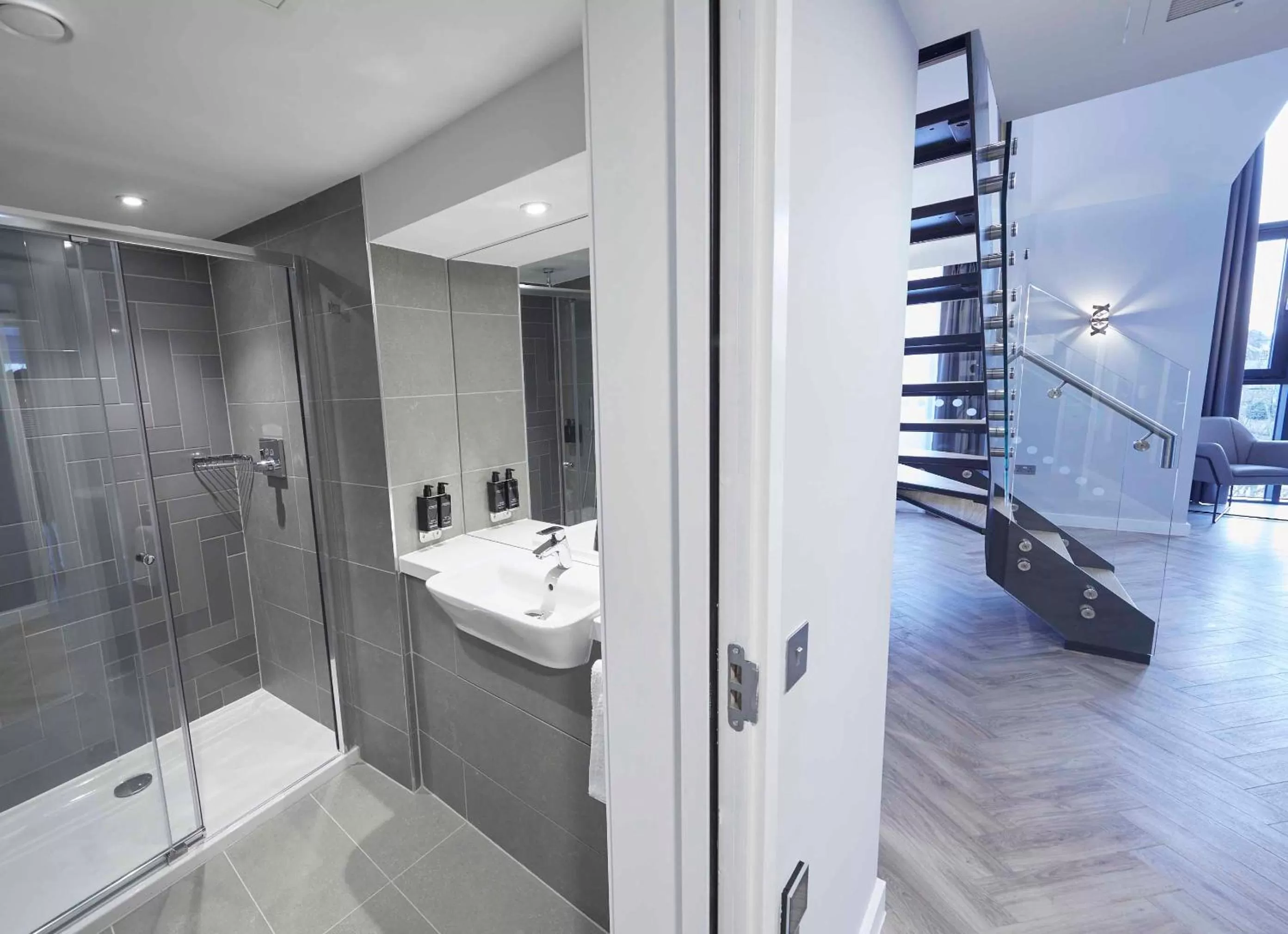 Bathroom in Roomzzz York City