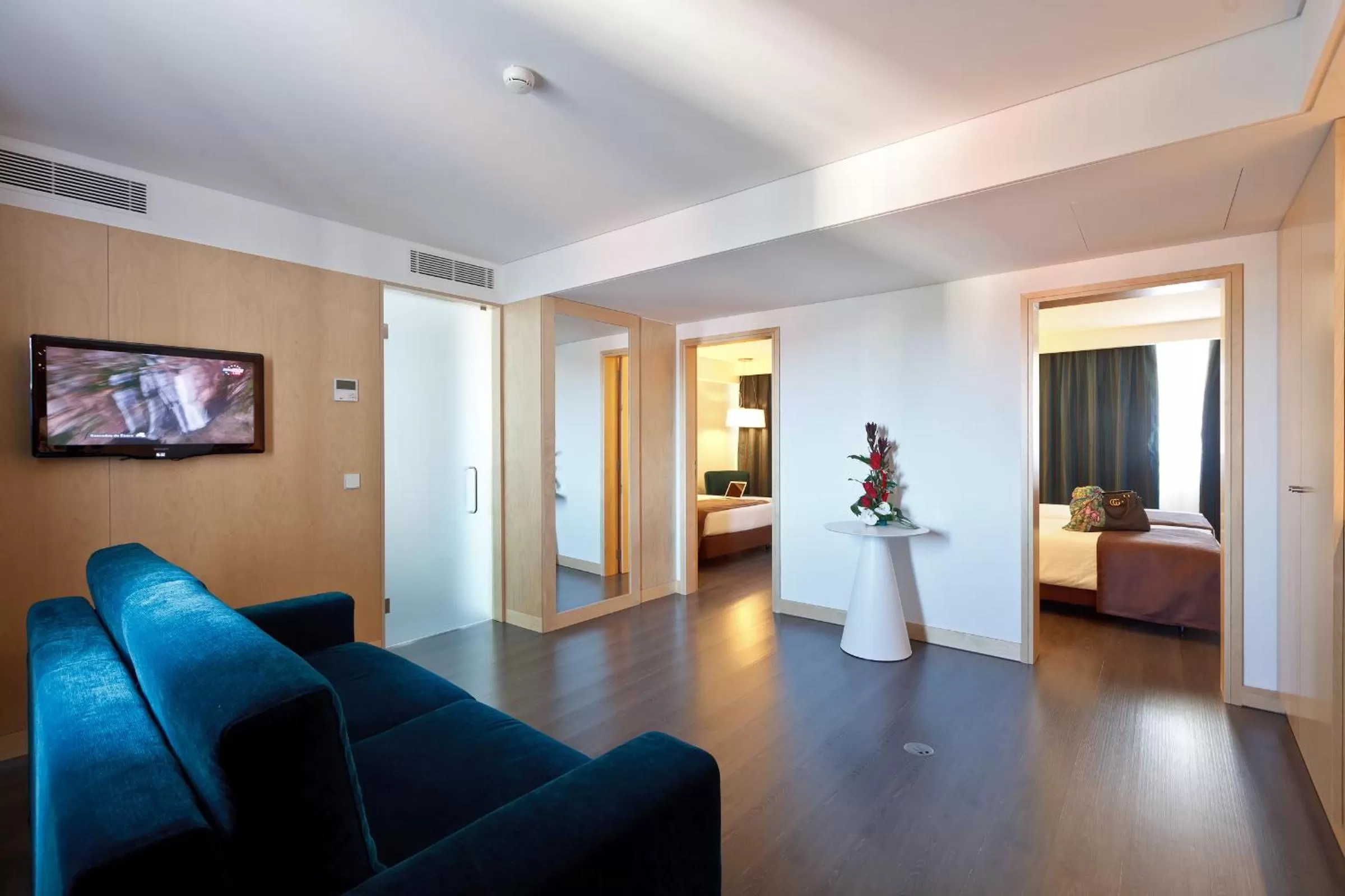 Photo of the whole room in Hotel Mercure Braga Centro