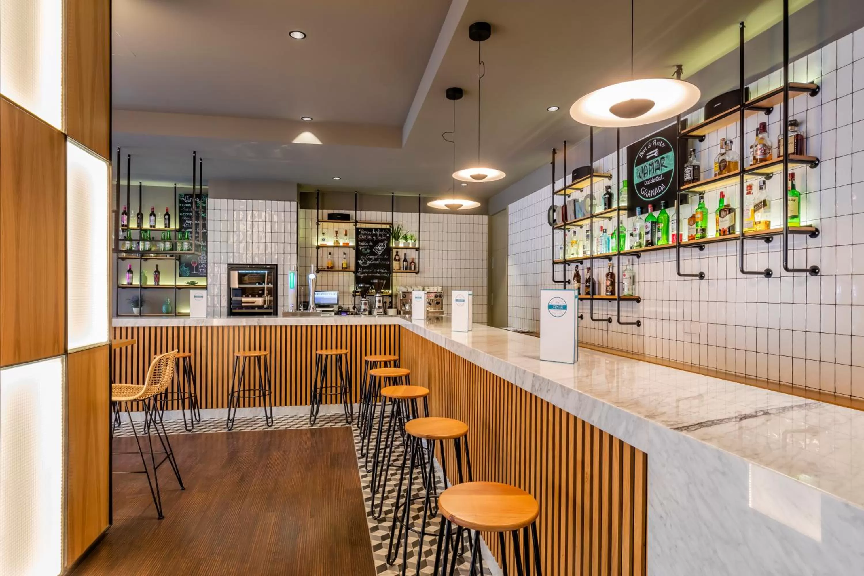 Restaurant/places to eat in Occidental Granada