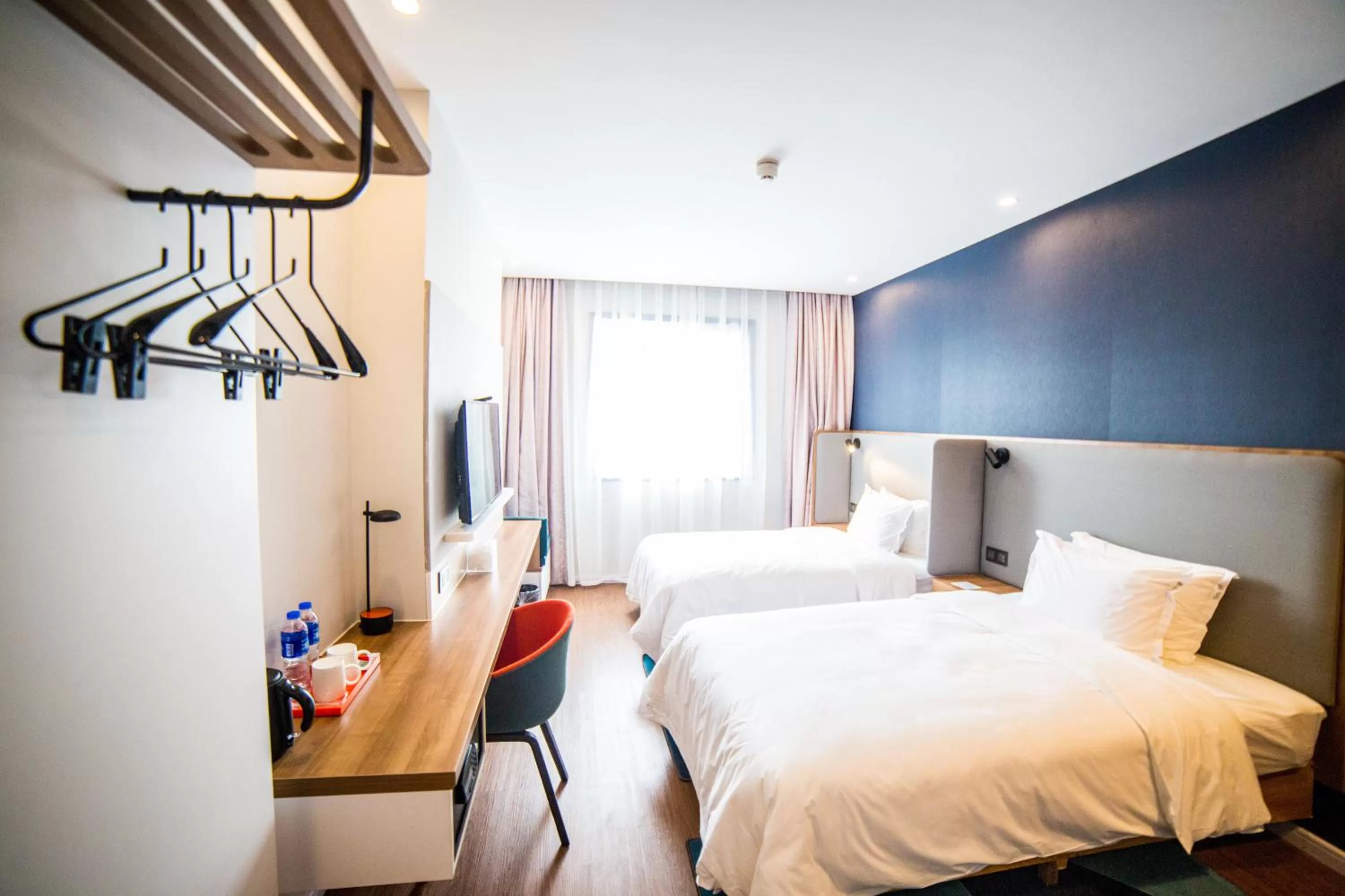 Photo of the whole room, Bed in Holiday Inn Express Nanjing Xuanwu Lake by IHG