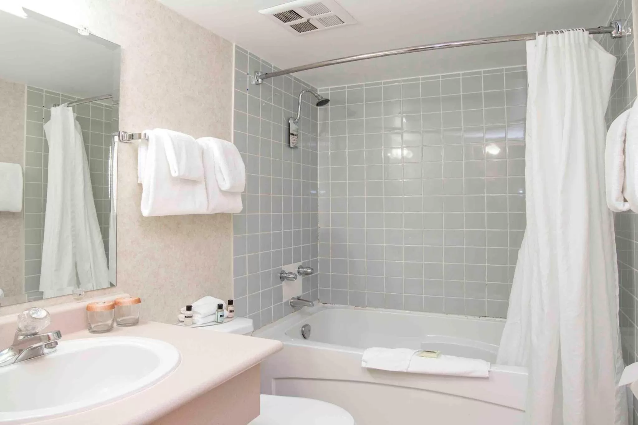 Bathroom in Sandman Inn Princeton