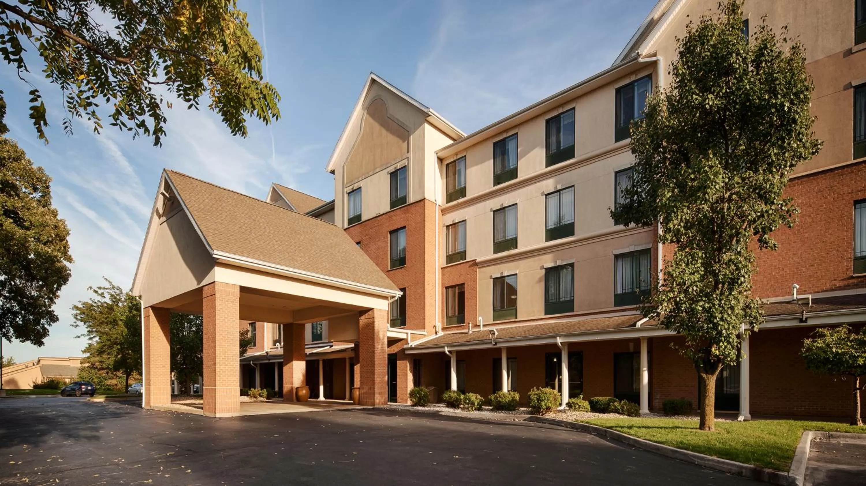 Property building in Best Western Plus Kalamazoo Suites