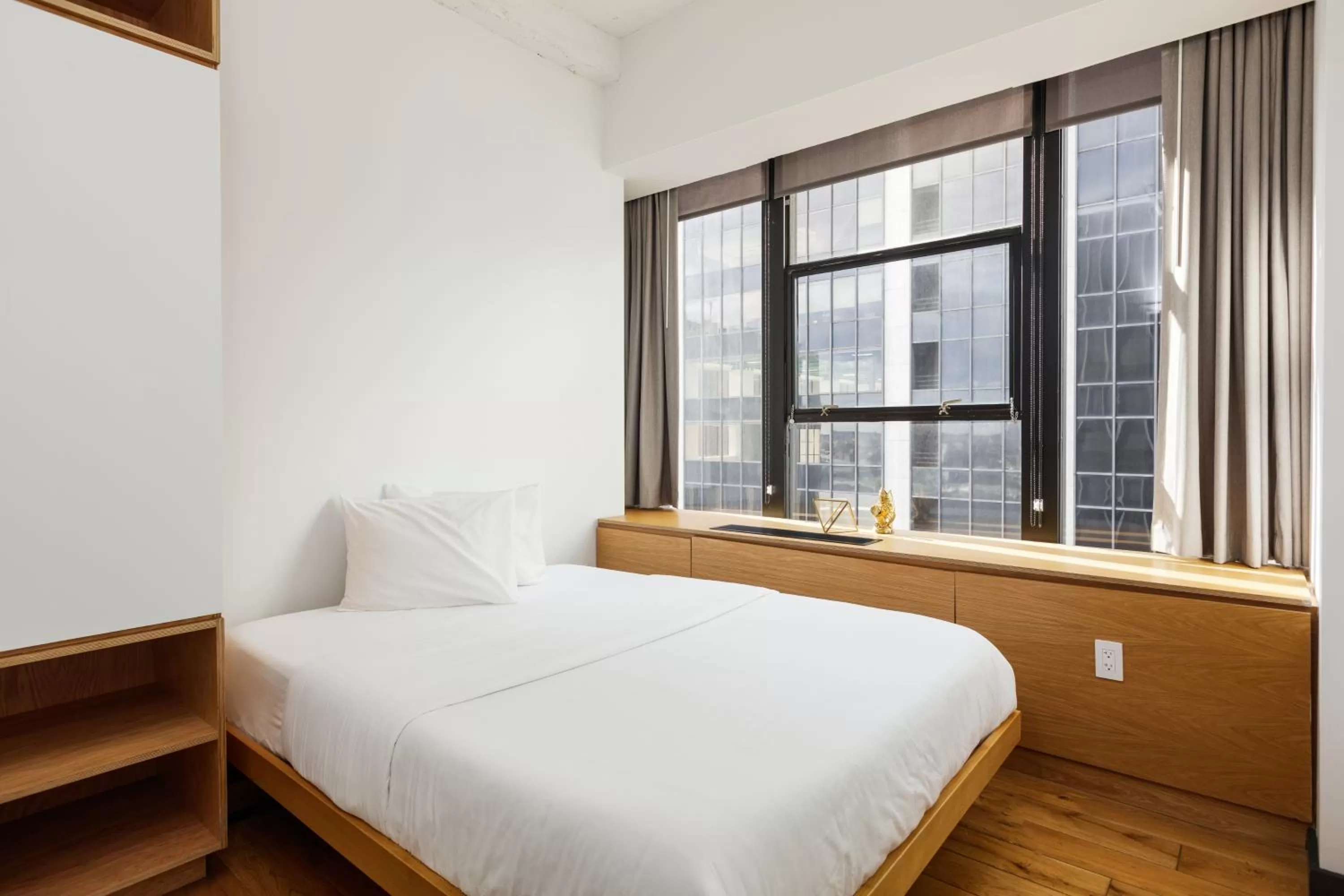 Bed in Placemakr Wall Street