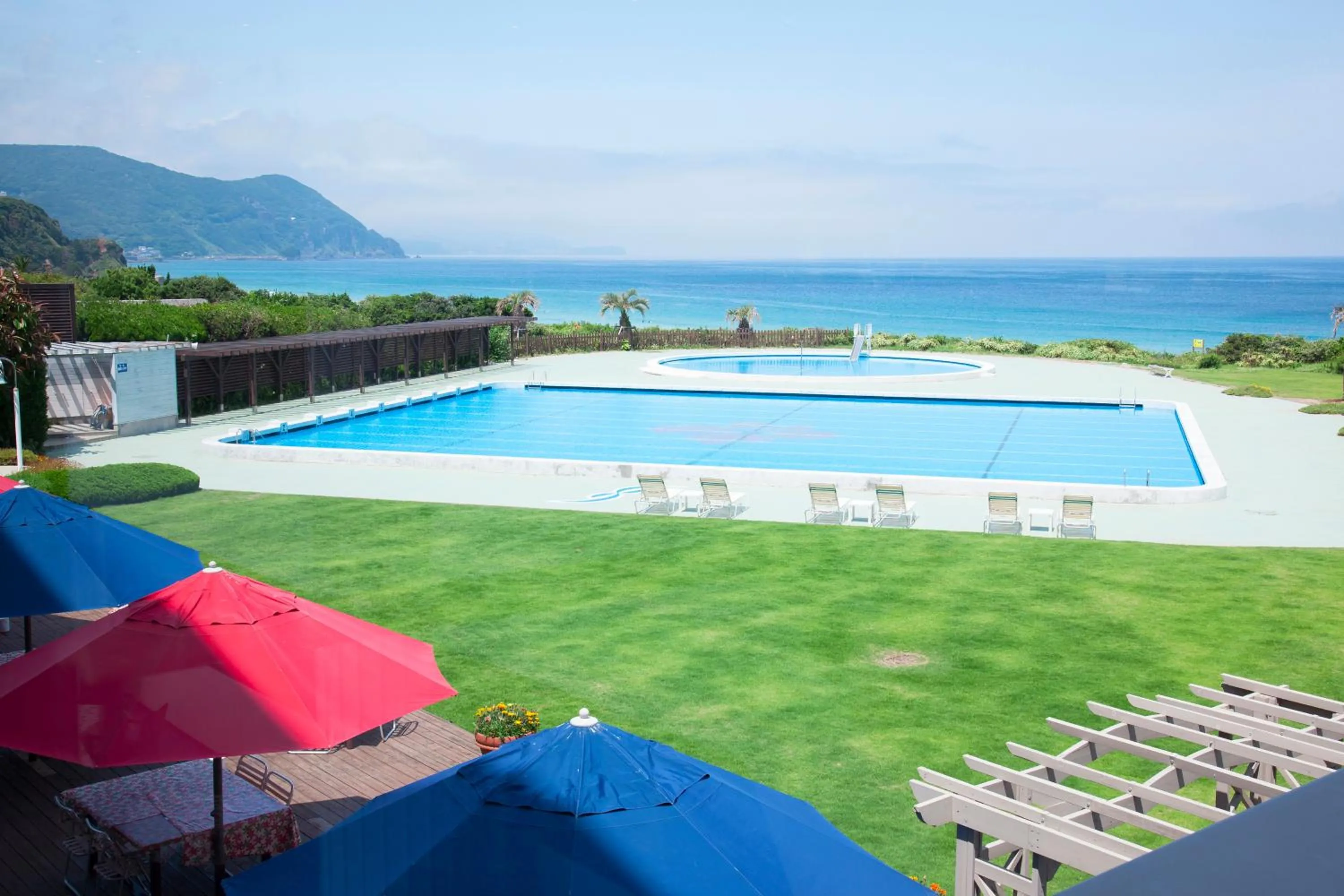 Swimming pool in Hotel Izukyu