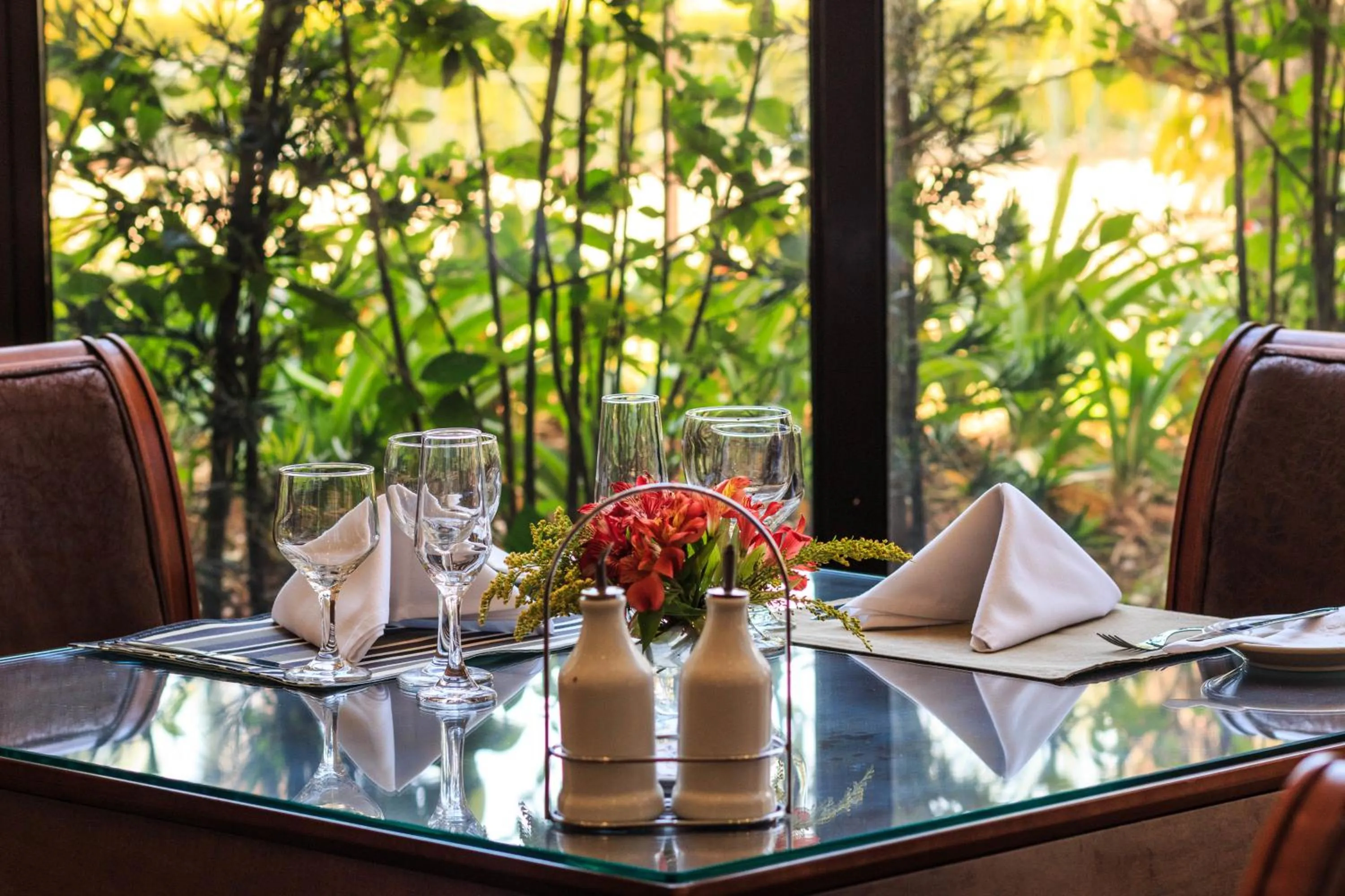 Restaurant/places to eat in Marques Plaza Hotel