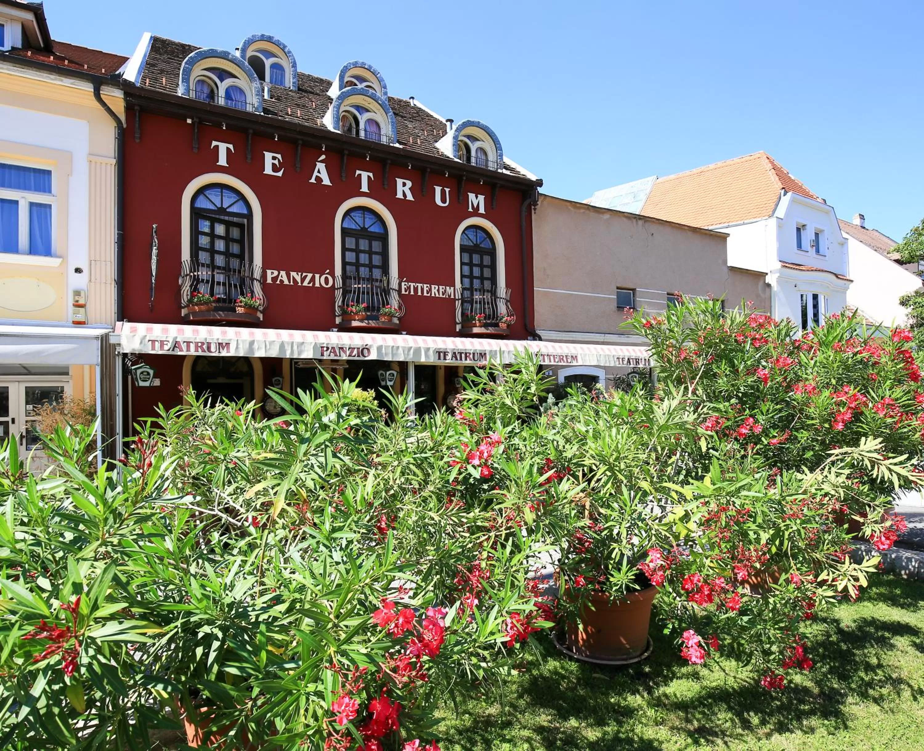 Facade/entrance in Teátrum Boutique Hotel
