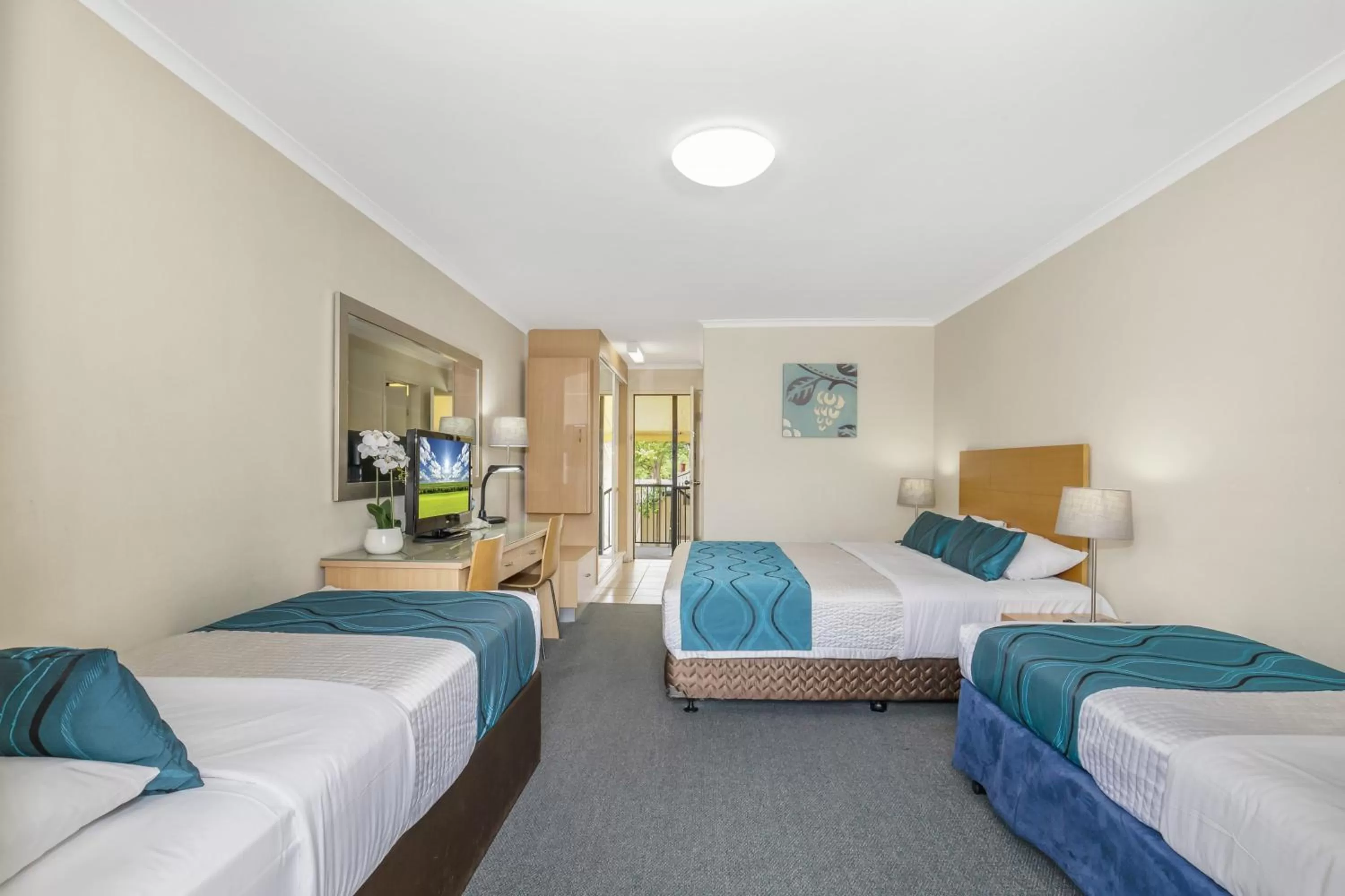 Bed in Best Western Airport 85 Motel