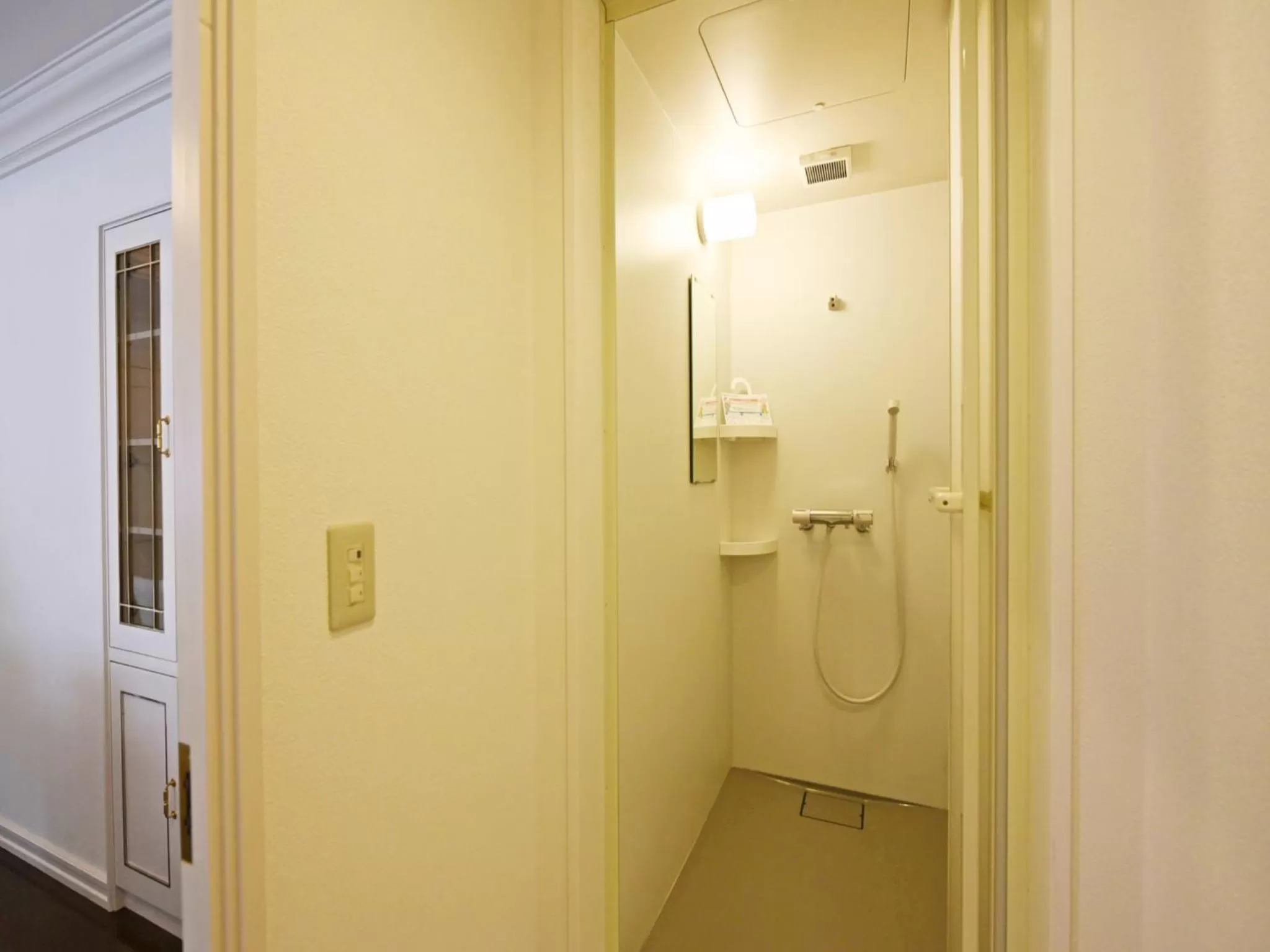 Shower, Bathroom in Hostel PLEASURE MARUYAMA