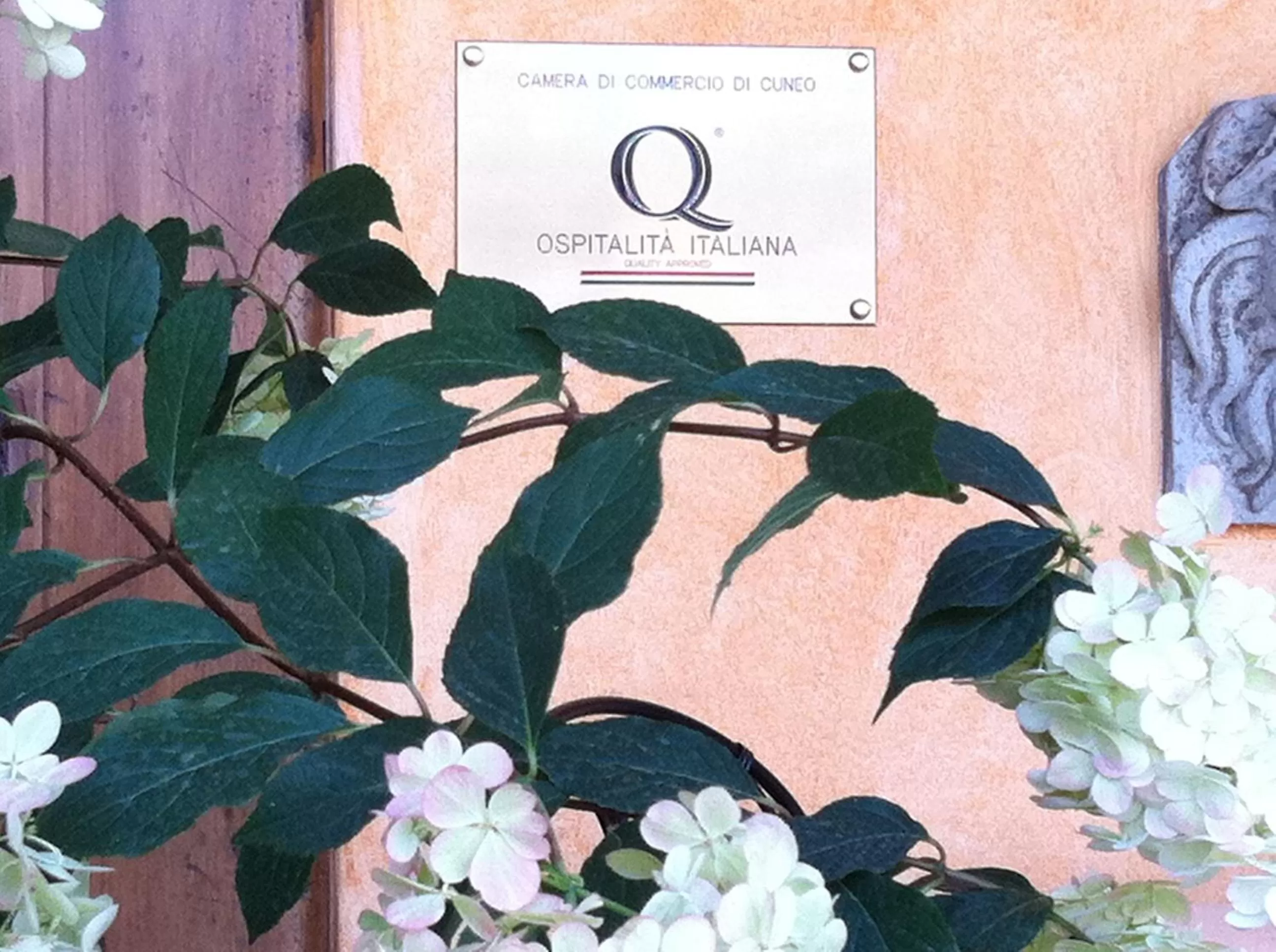 Facade/entrance in Le Lanterne