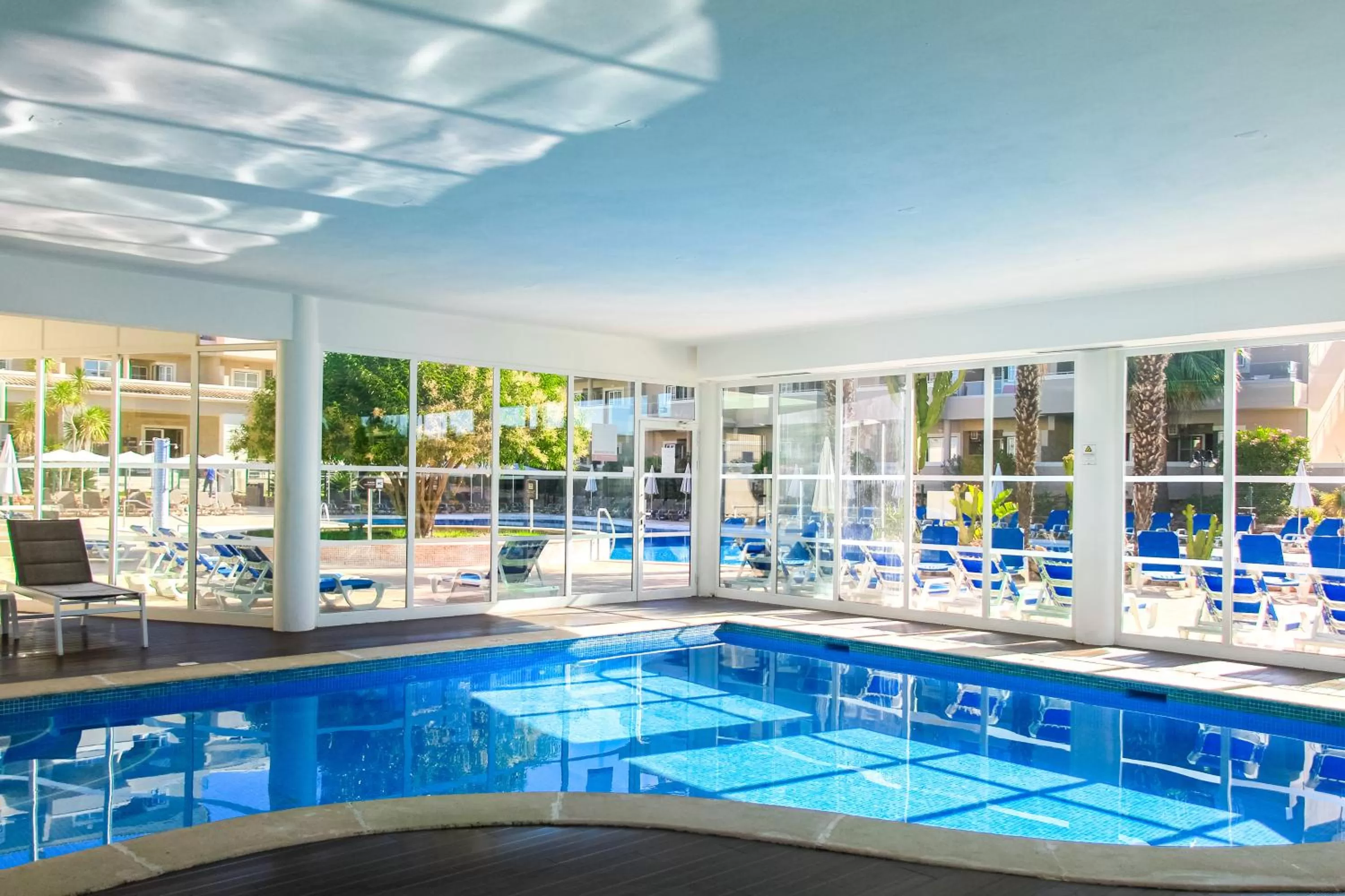 Swimming pool in Vitors Plaza