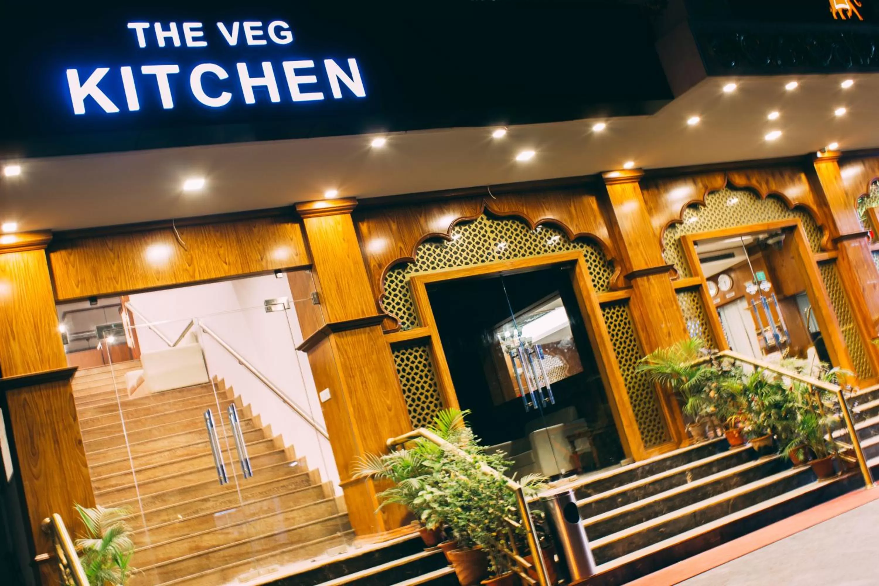 Restaurant/places to eat in Ambaari hotel