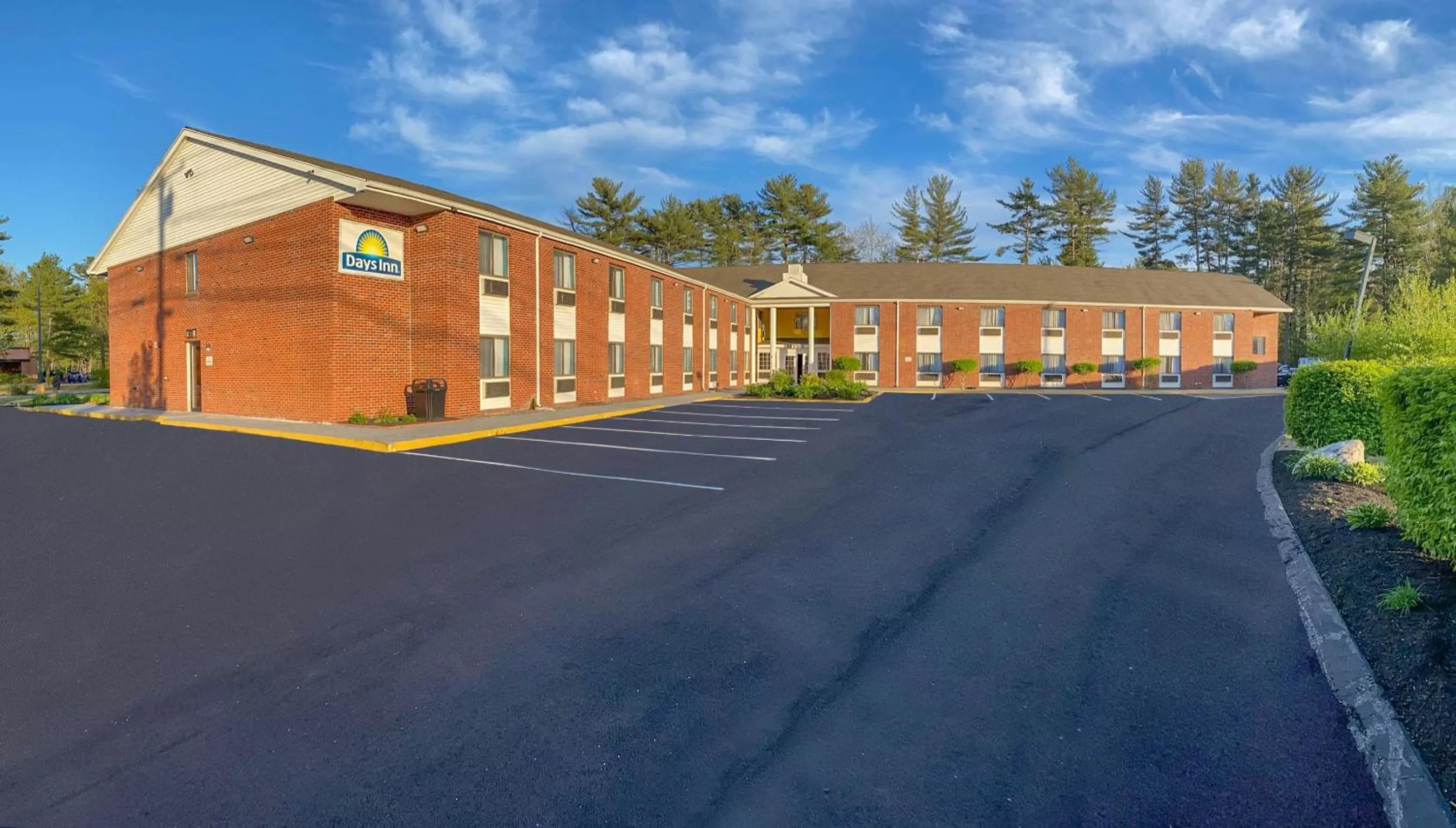 Property building in Days Inn by Wyndham Brunswick Bath Area