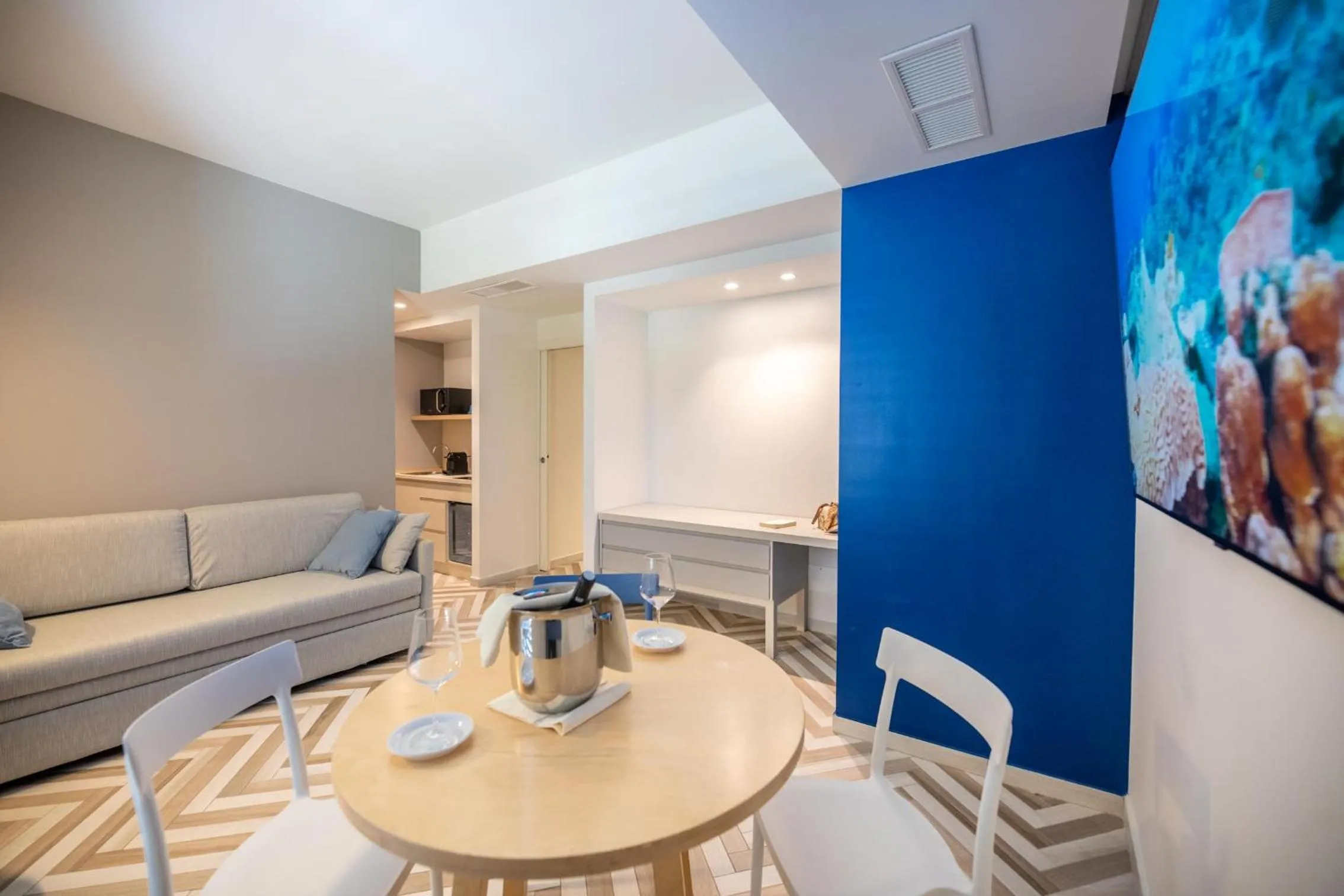 Living room in Amarina Hotel