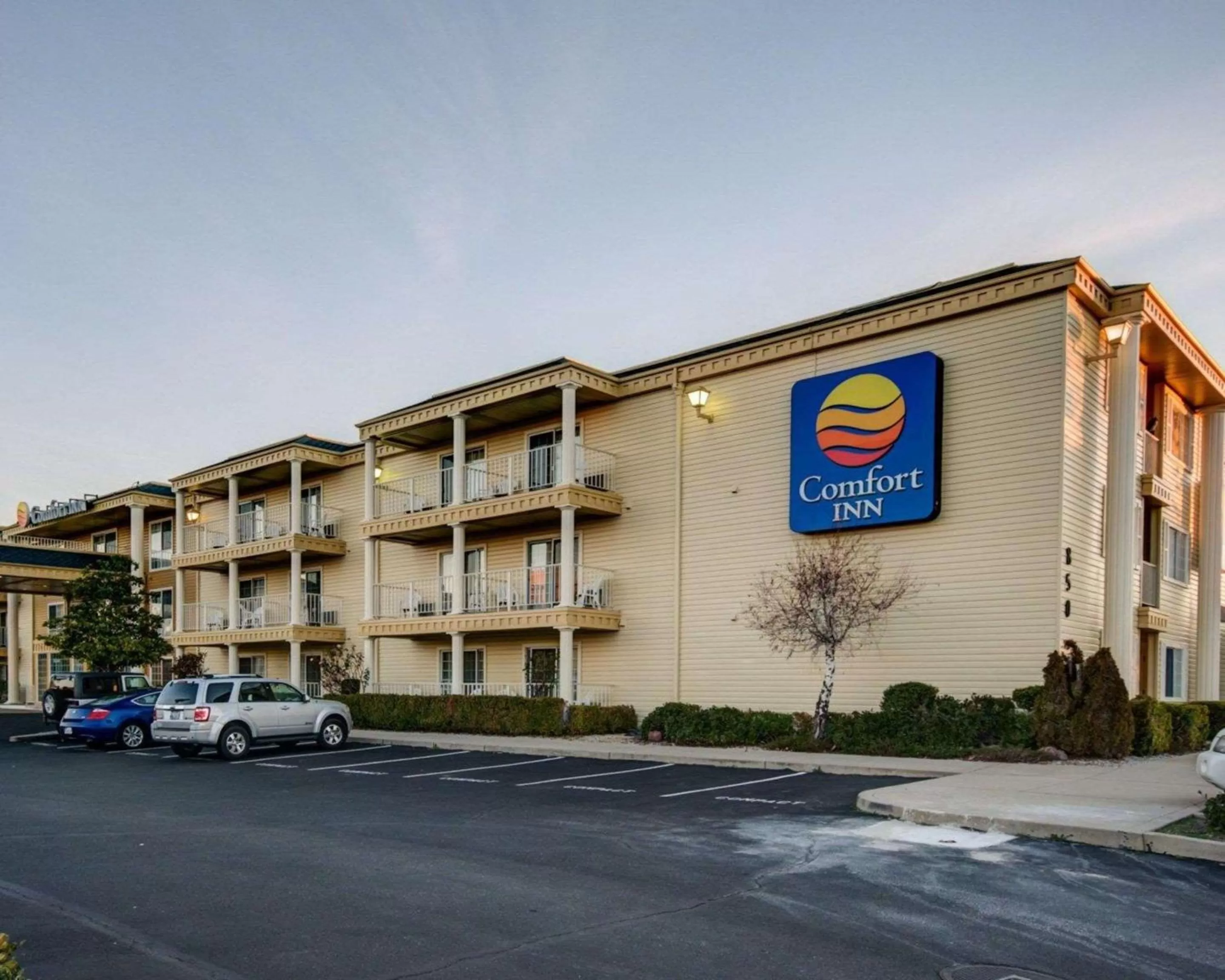 Property building in Comfort Inn Redding Near I-5