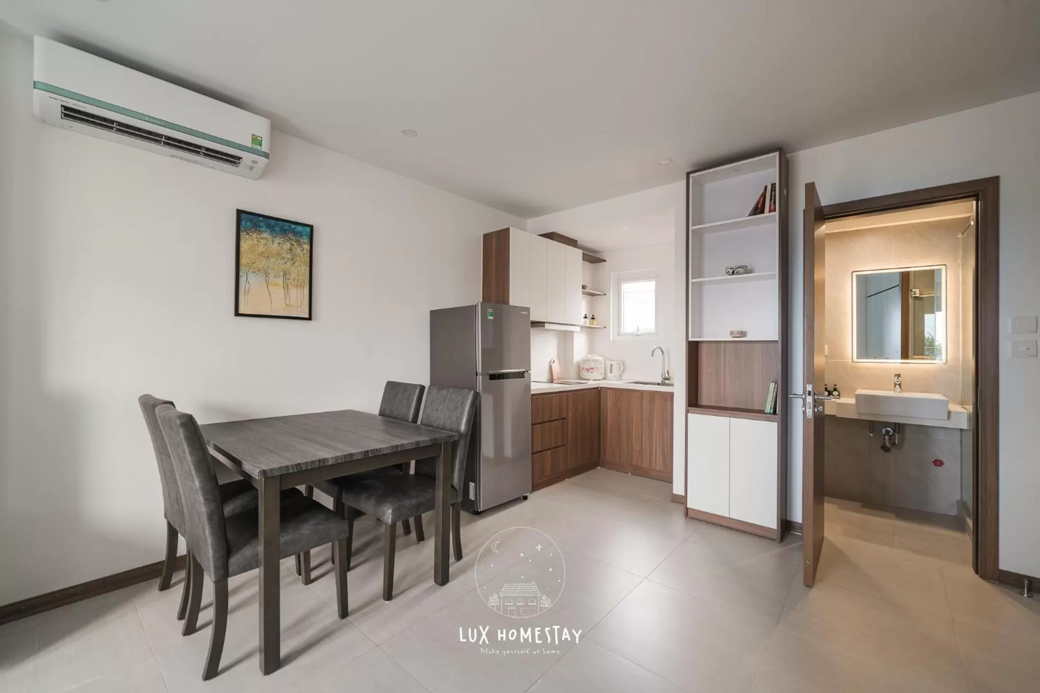 Dining area in Lux Westlake Studio