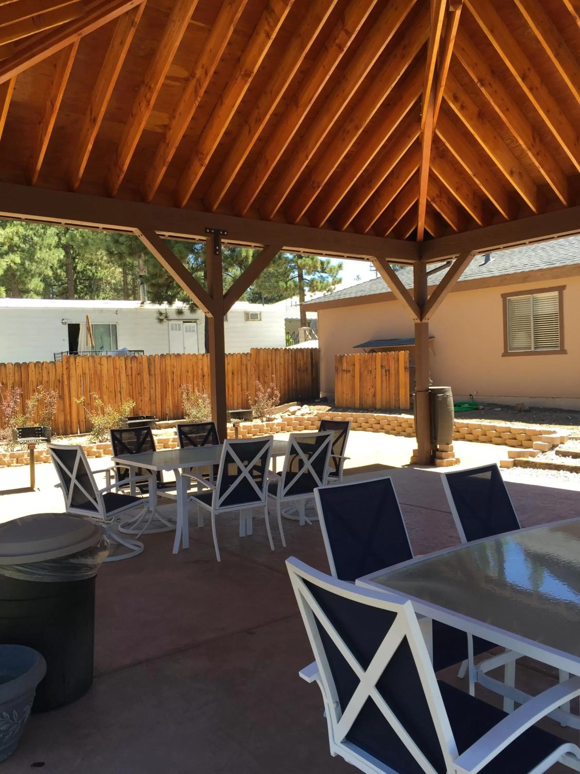 Area and facilities in Vintage Lakeside Inn