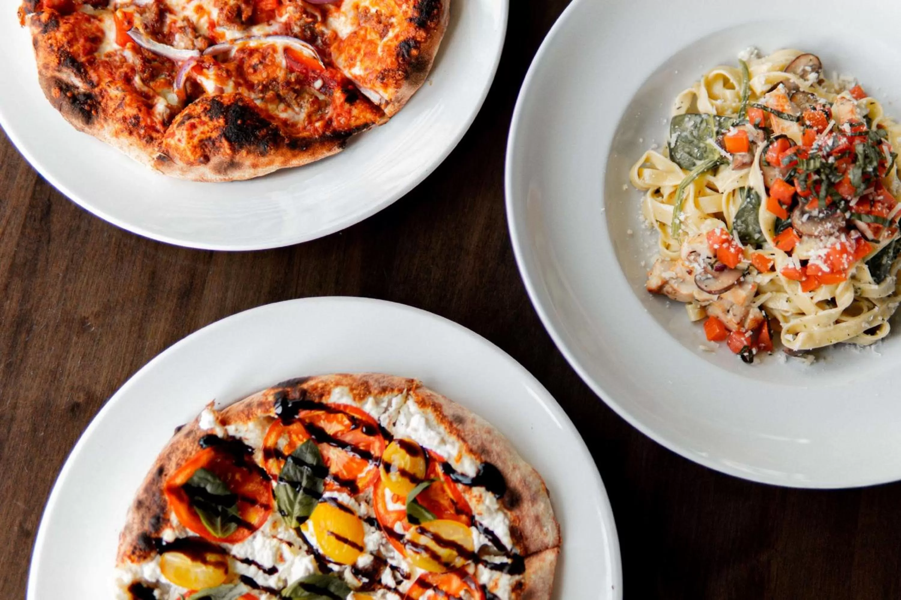 Restaurant/places to eat in DoubleTree by Hilton Hotel & Suites Victoria