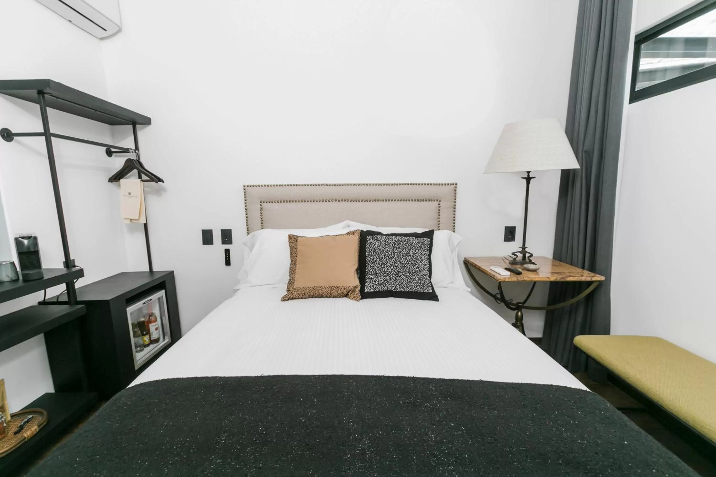 Bedroom, Bed in Orchid House Mexico City